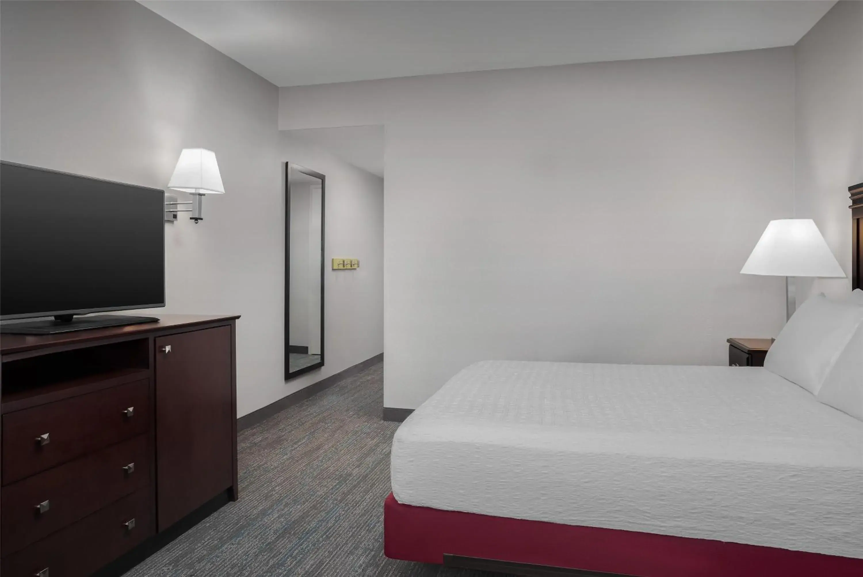 Queen Room with Bath Tub - Disability Access/Non-Smoking in Hampton Inn & Suites Omaha-Downtown Queen Room with Bath Tub - Disability Access/Non-Smoking in Hampton Inn & Suites Omaha-Downtown