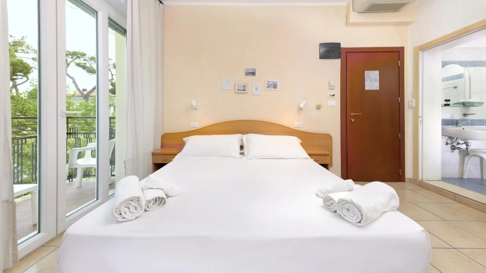 Bedroom, Bed in Hotel Arlecchino Riccione