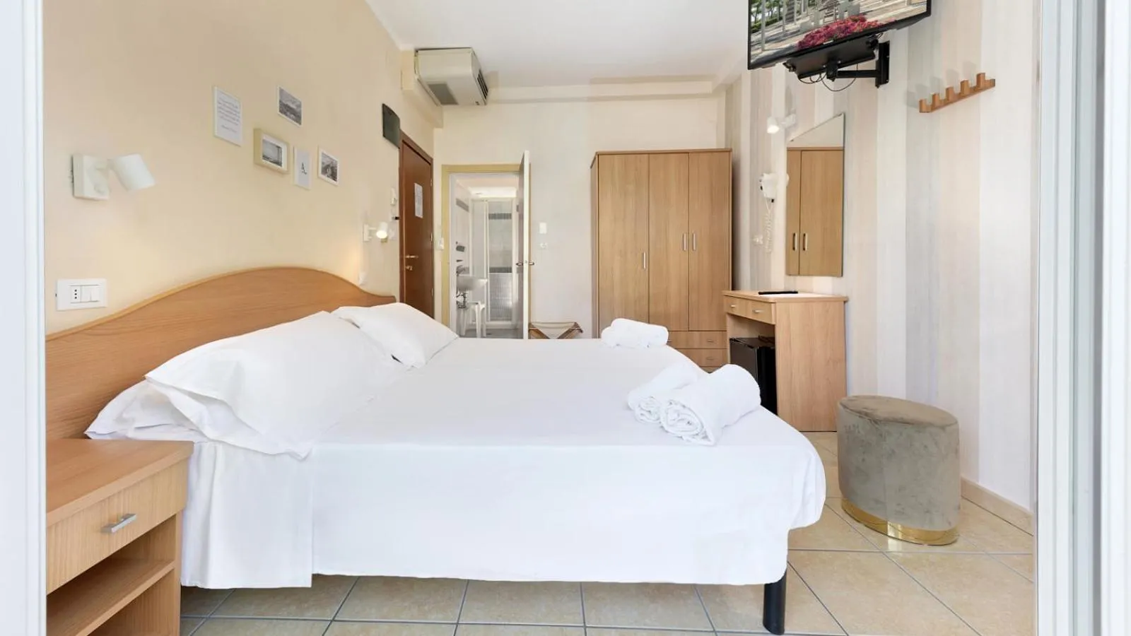 Bedroom, Bed in Hotel Arlecchino Riccione