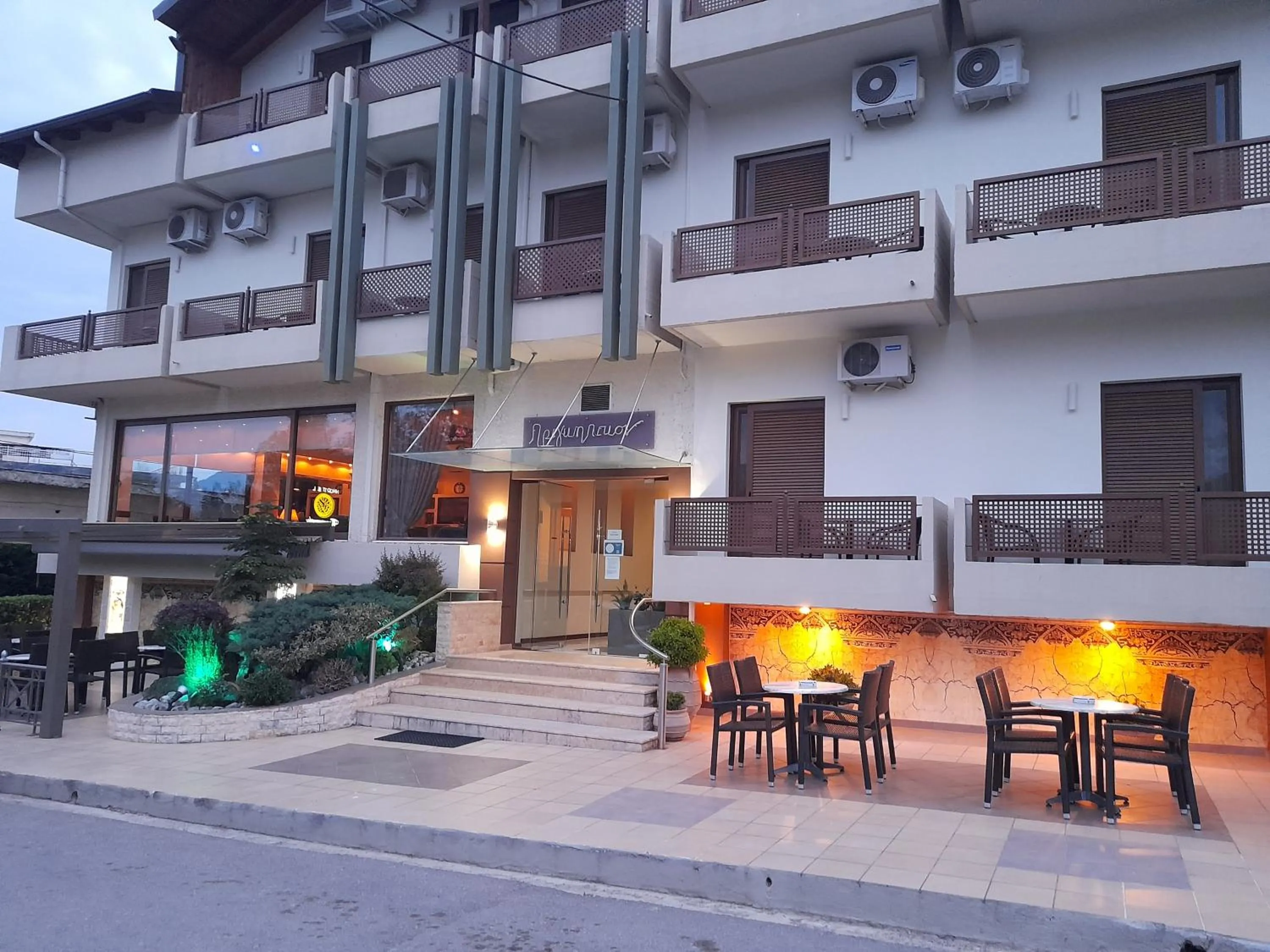 Hotel Prigipikon Suites and sofites