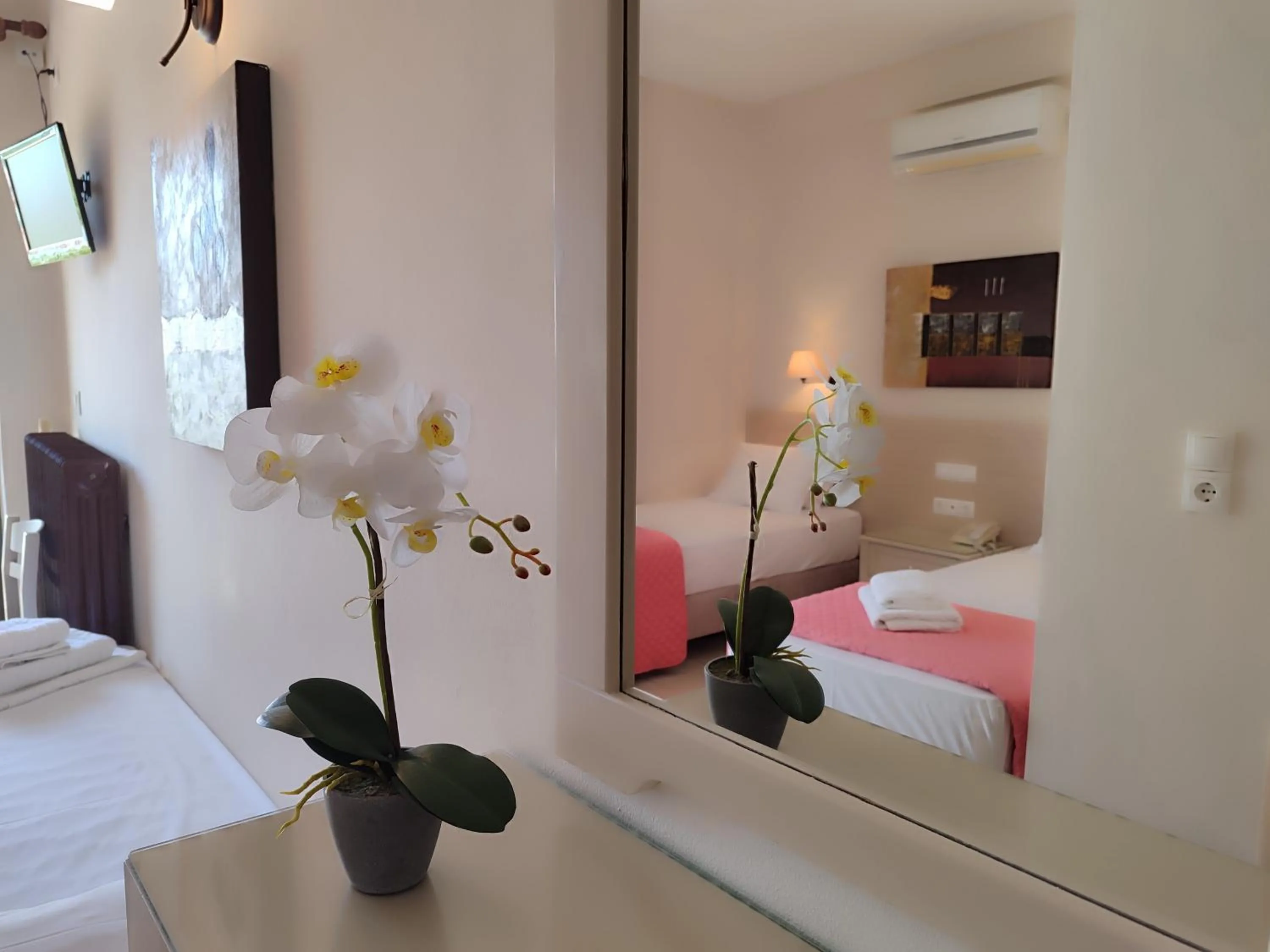 Bed in Hotel Prigipikon Suites and sofites