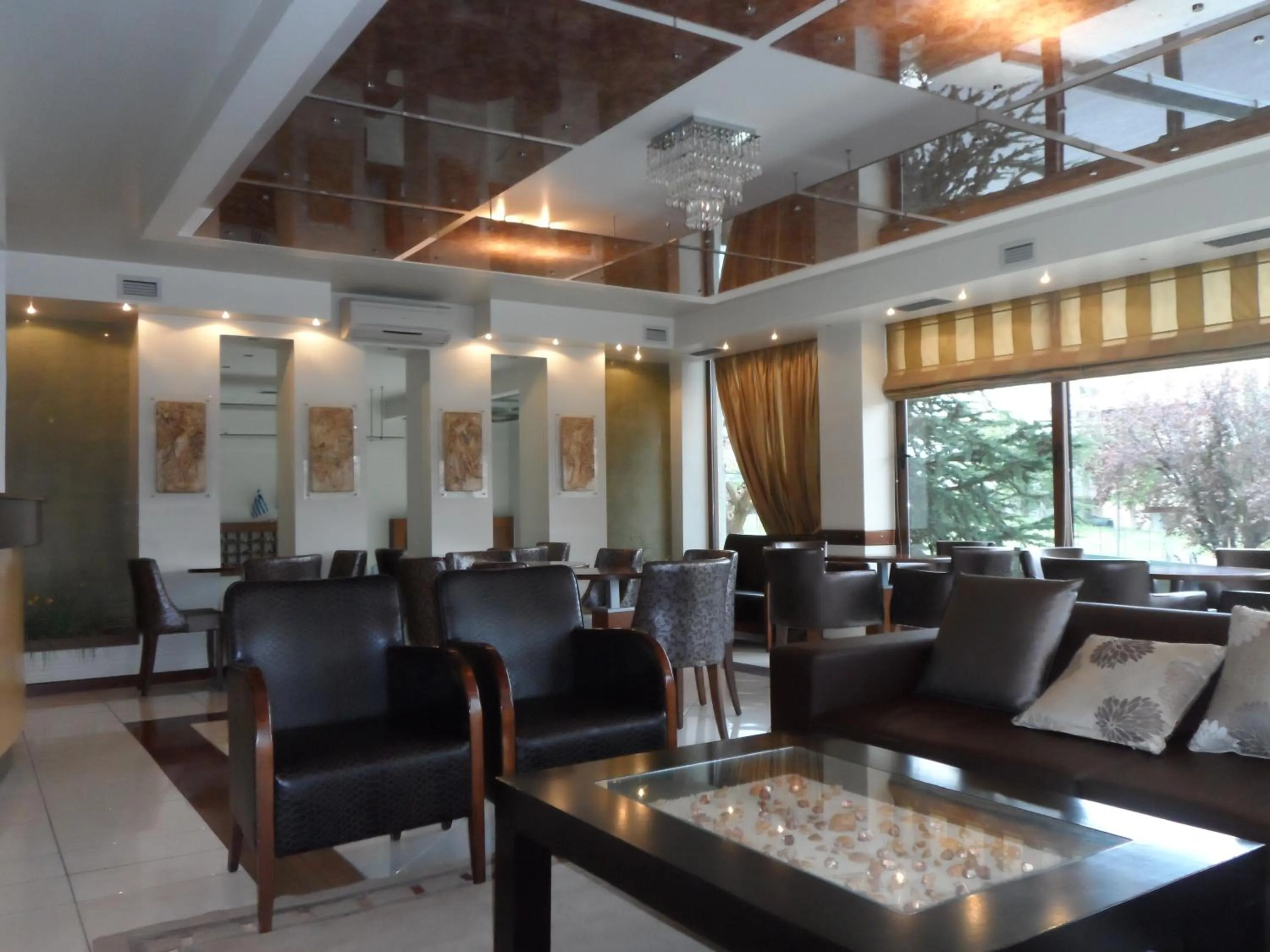 Lobby or reception in Hotel Prigipikon Suites and sofites