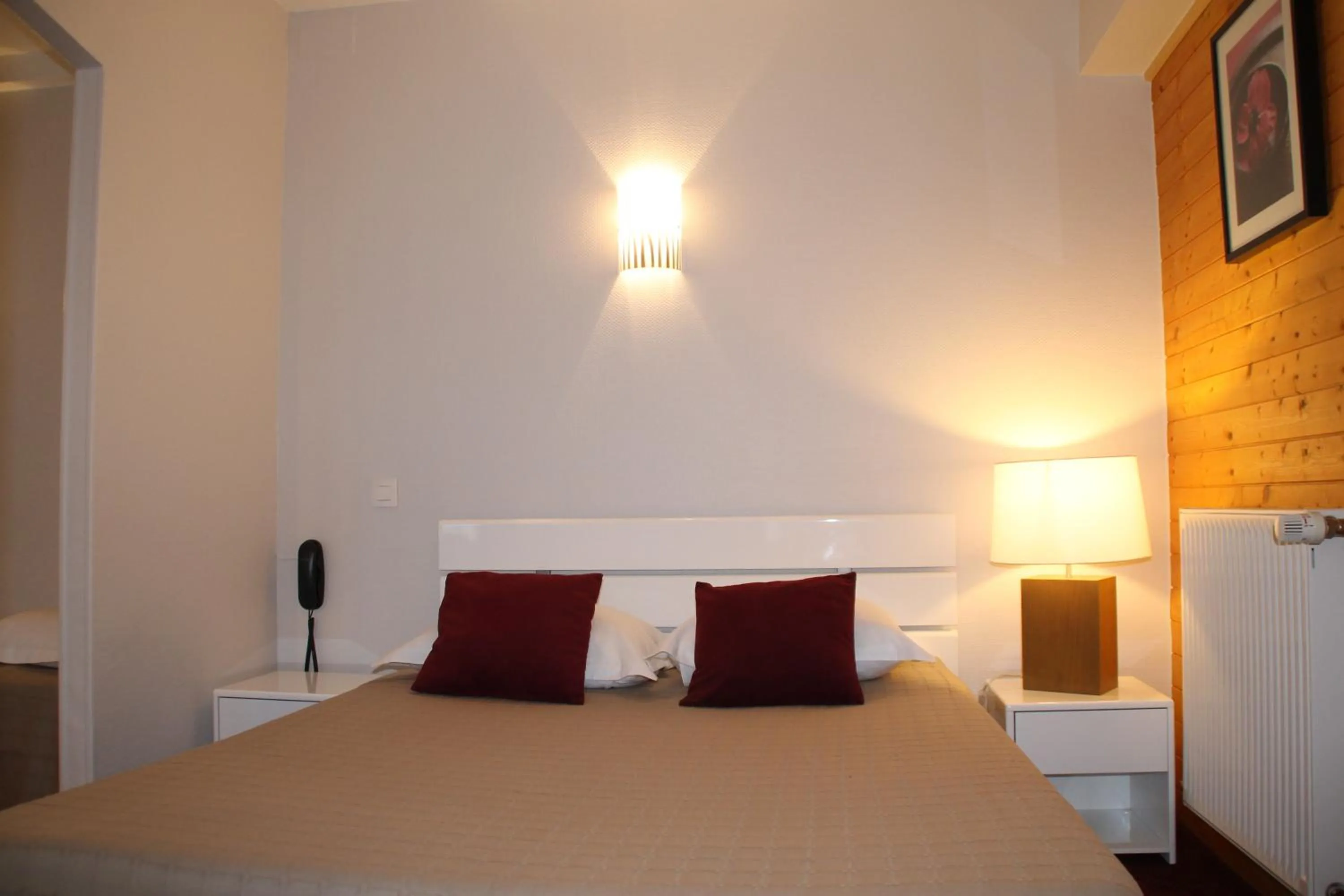 Photo of the whole room, Bed in Hôtel Rivière