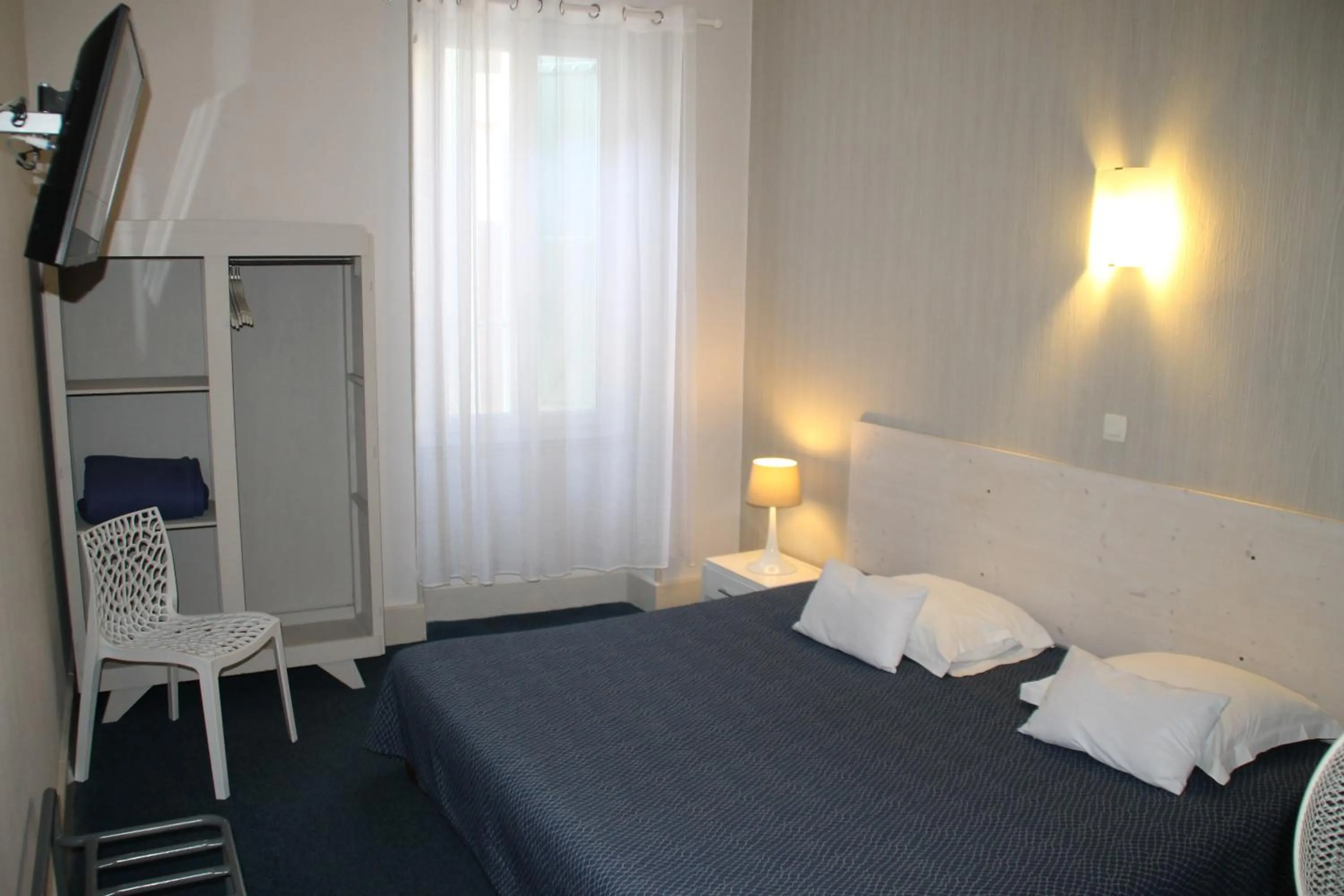 Bedroom, Bed in Hôtel Rivière