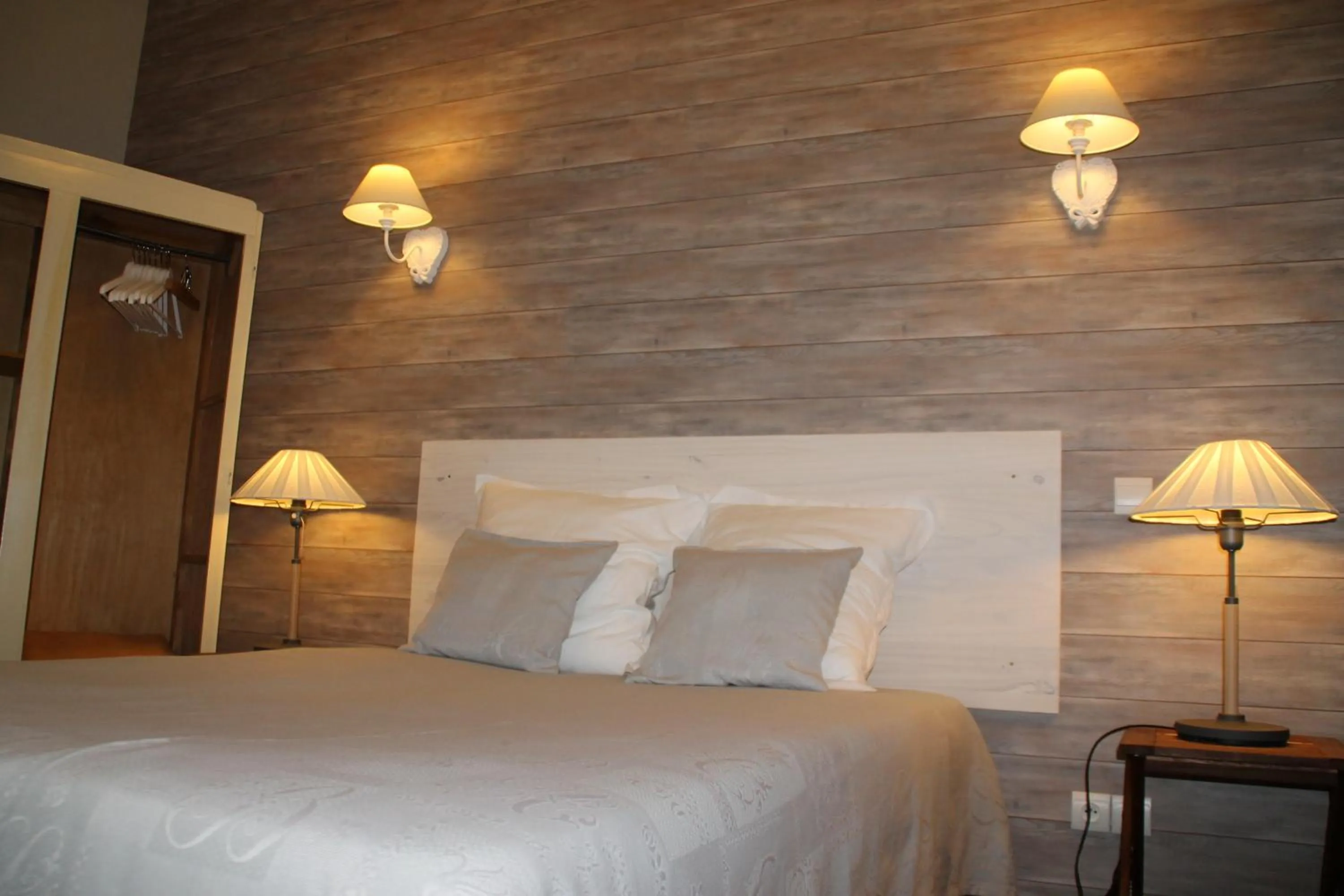 Photo of the whole room, Bed in Hôtel Rivière