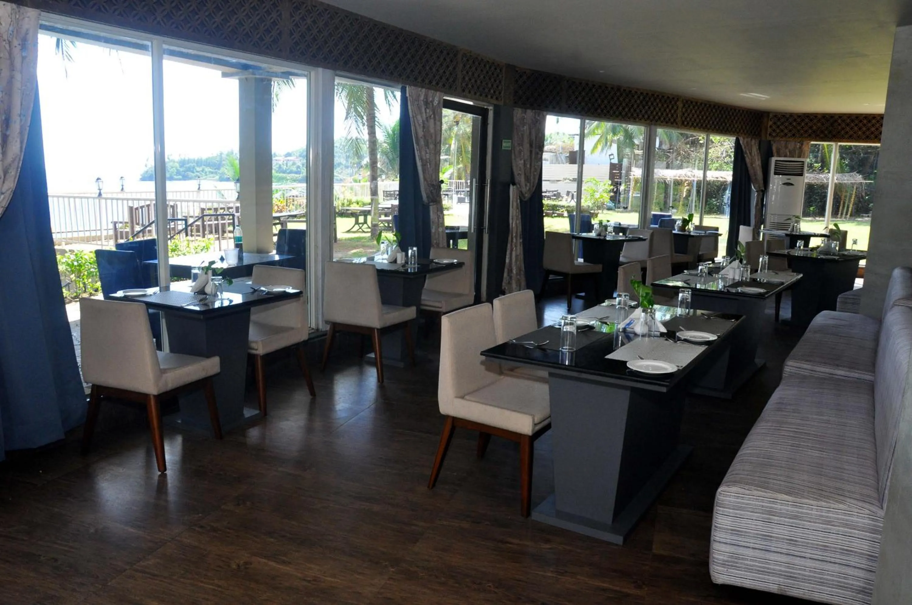 Restaurant/places to eat in Sinclairs Bayview