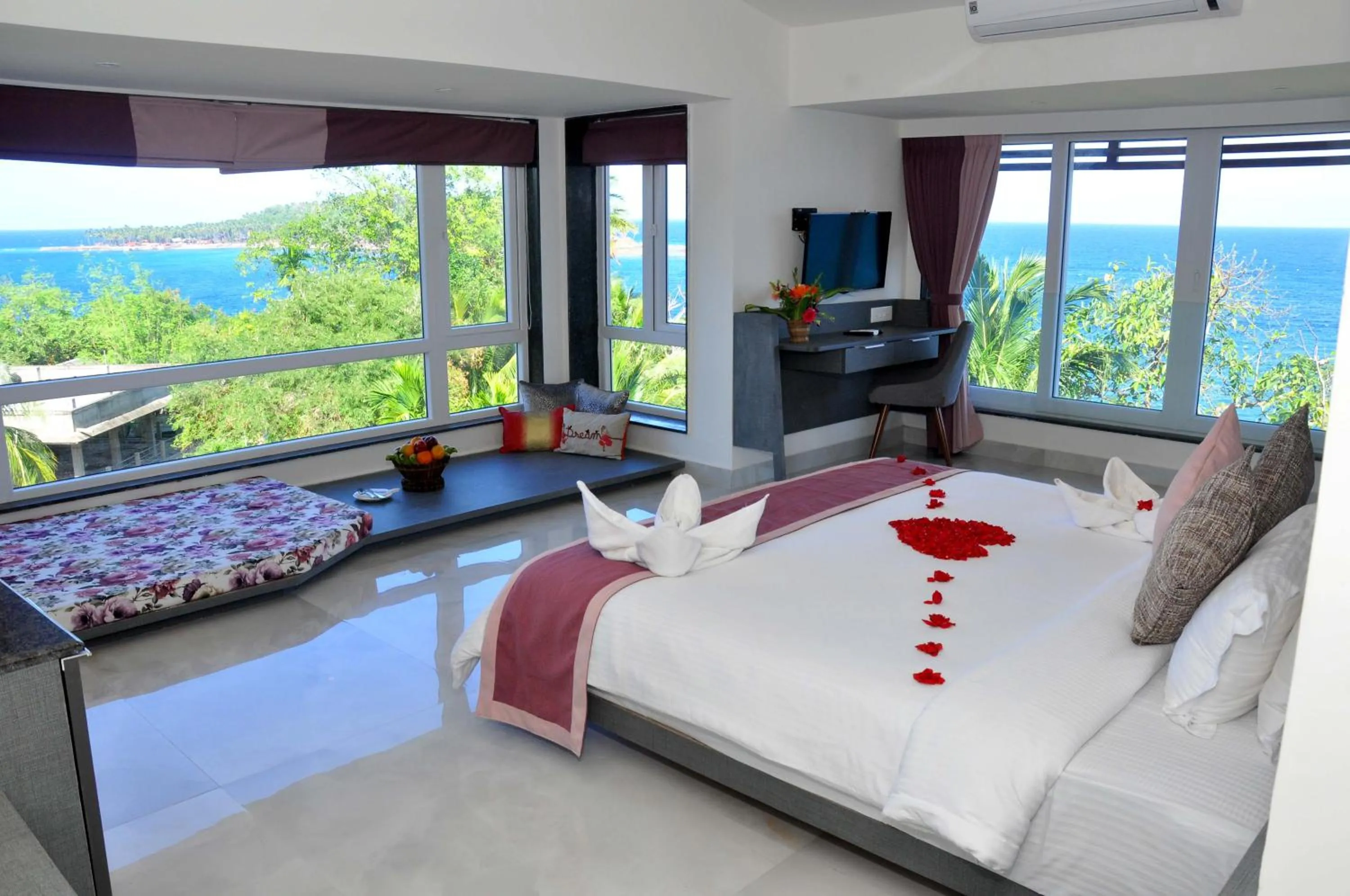 Bedroom, Bed in Sinclairs Bayview