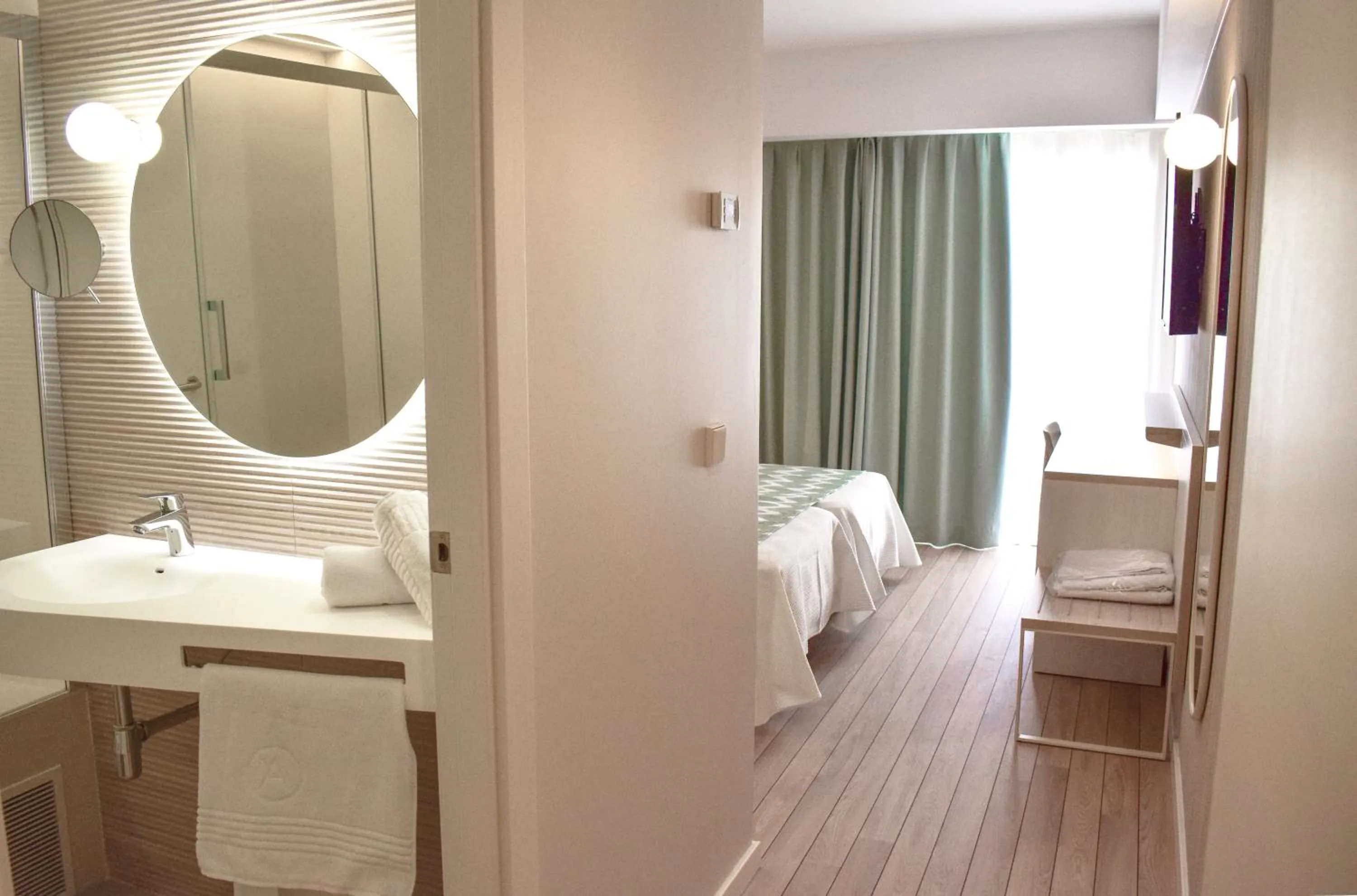 Bathroom, Bed in Ambassador Playa II