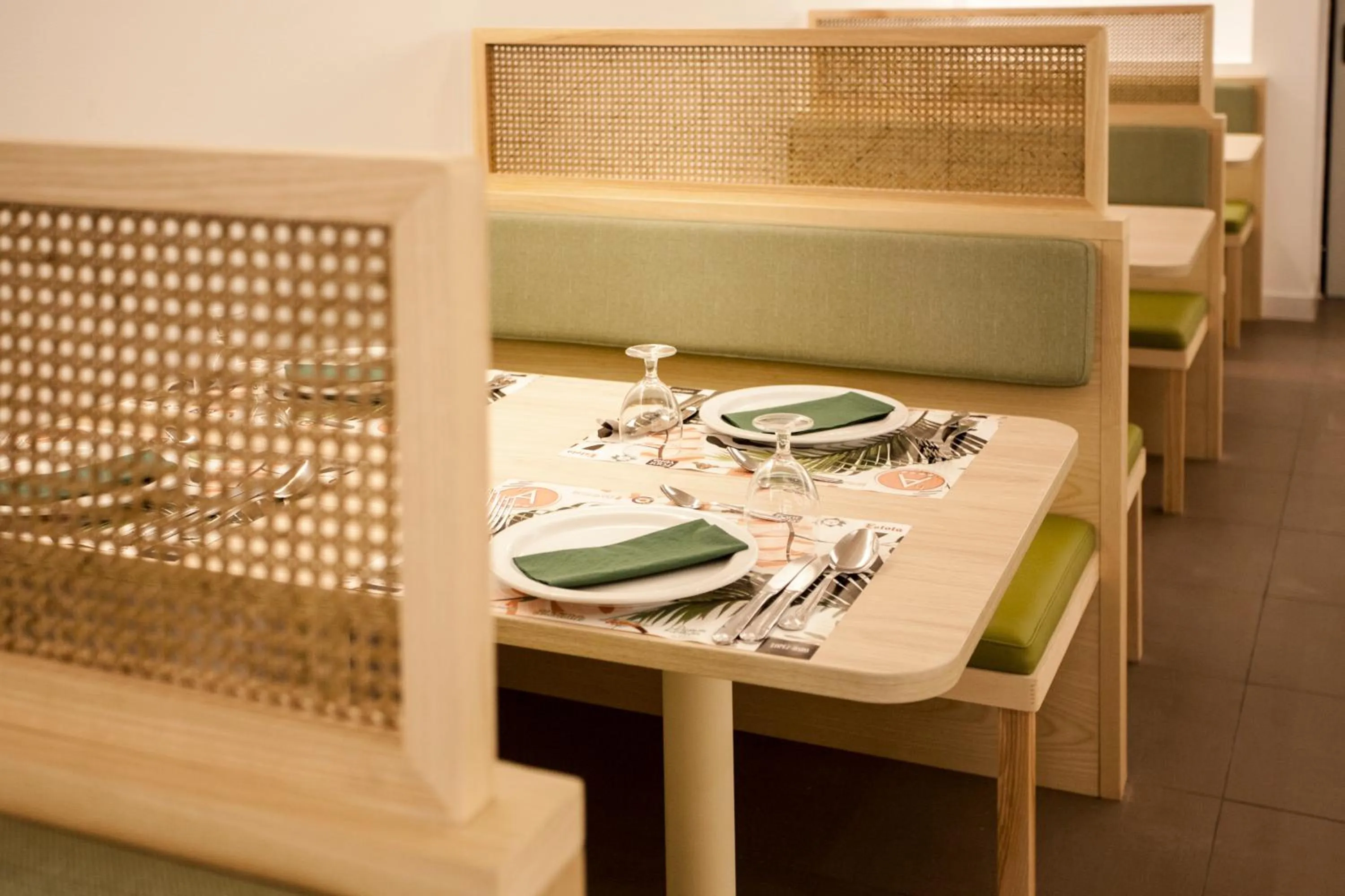 Restaurant/places to eat in Ambassador Playa II