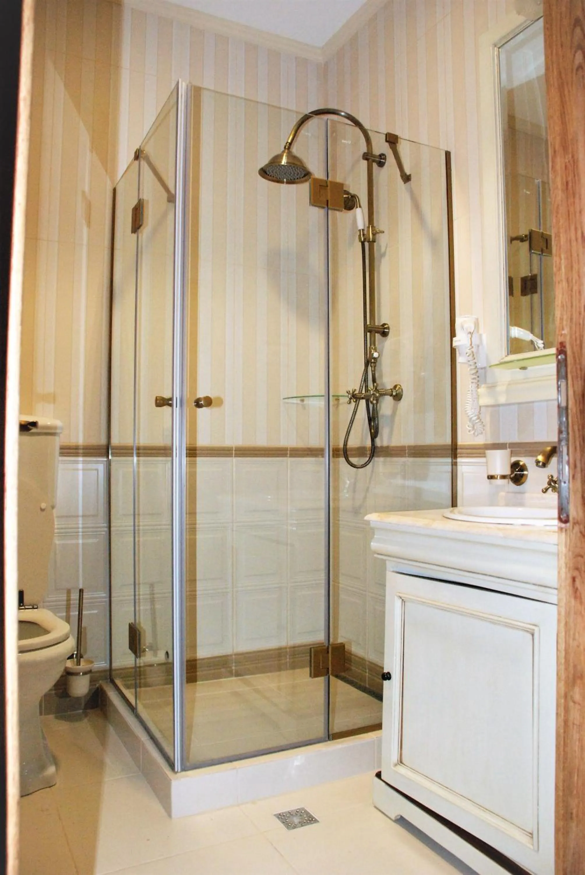 Shower in Casa Gotica Residence