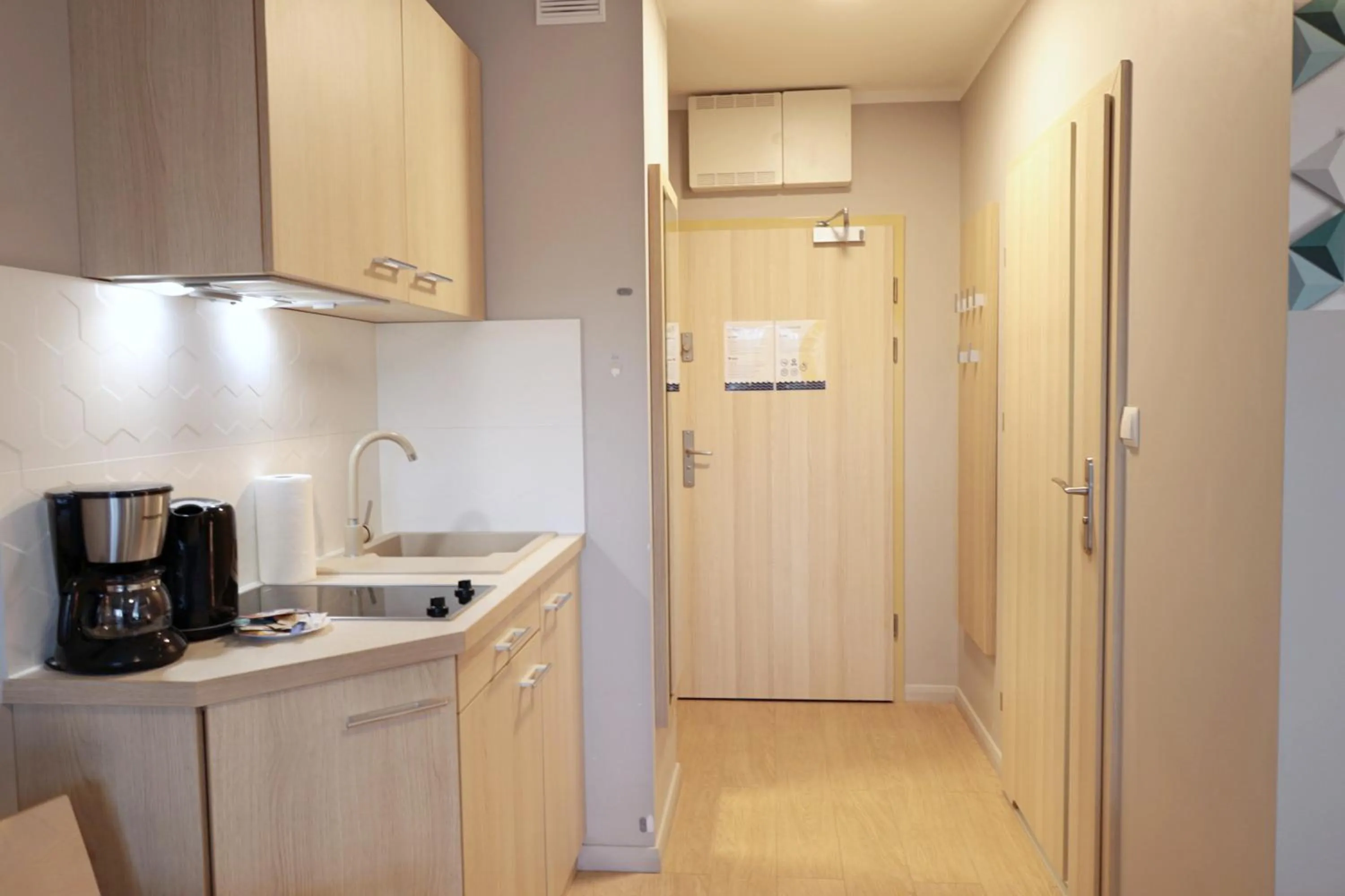 Coffee/tea facilities in Osiedle Cesarskie Apartamenty - Parking - Apartamenty Bryza