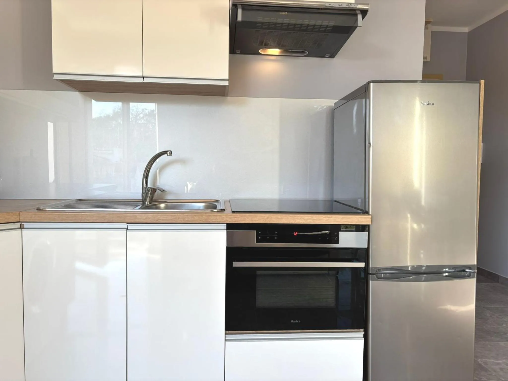 Kitchen or kitchenette in Osiedle Cesarskie Apartamenty - Parking - Apartamenty Bryza