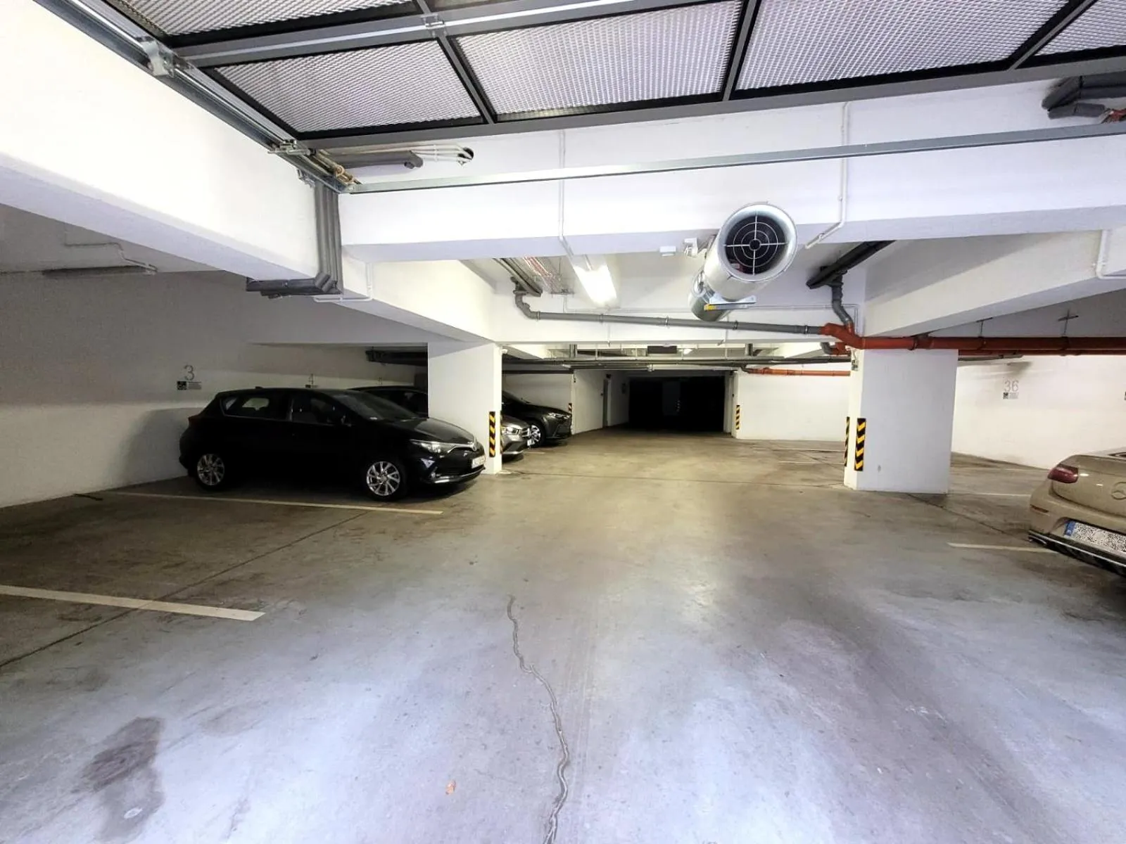 Parking in Osiedle Cesarskie Apartamenty - Parking - Apartamenty Bryza