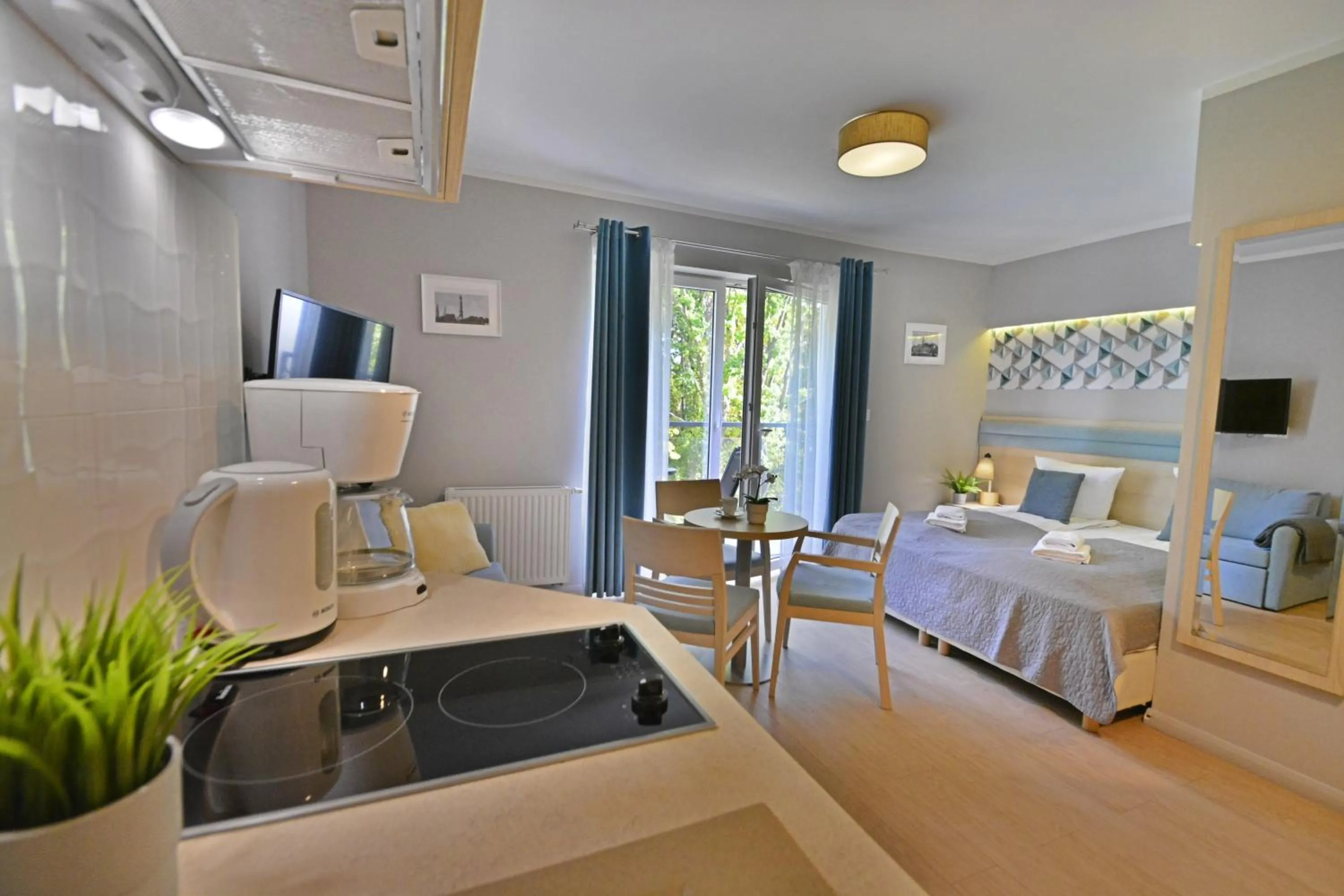 Living room, Bed in Osiedle Cesarskie Apartamenty - Parking - Apartamenty Bryza