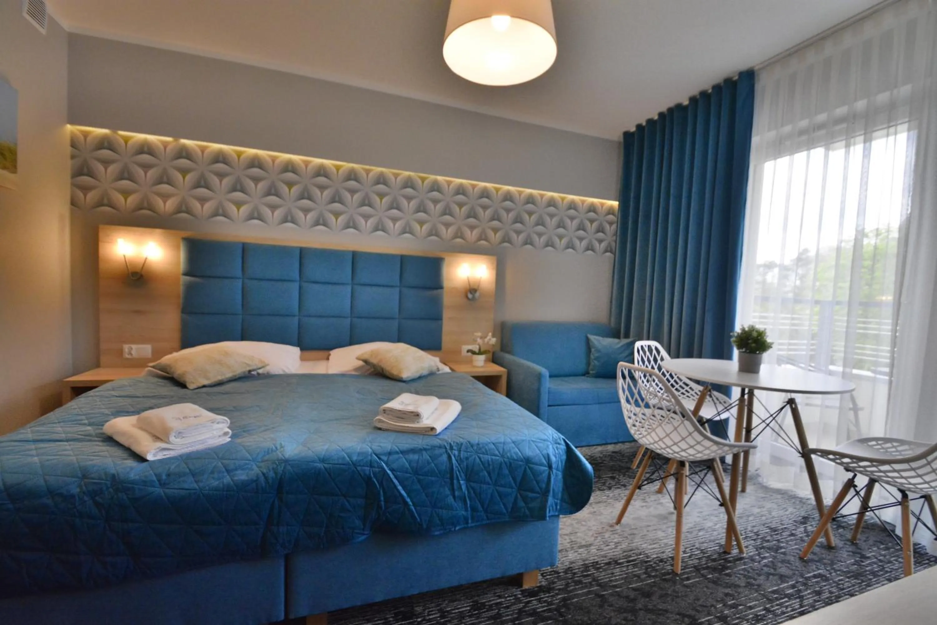 Seating area, Bed in Osiedle Cesarskie Apartamenty - Parking - Apartamenty Bryza