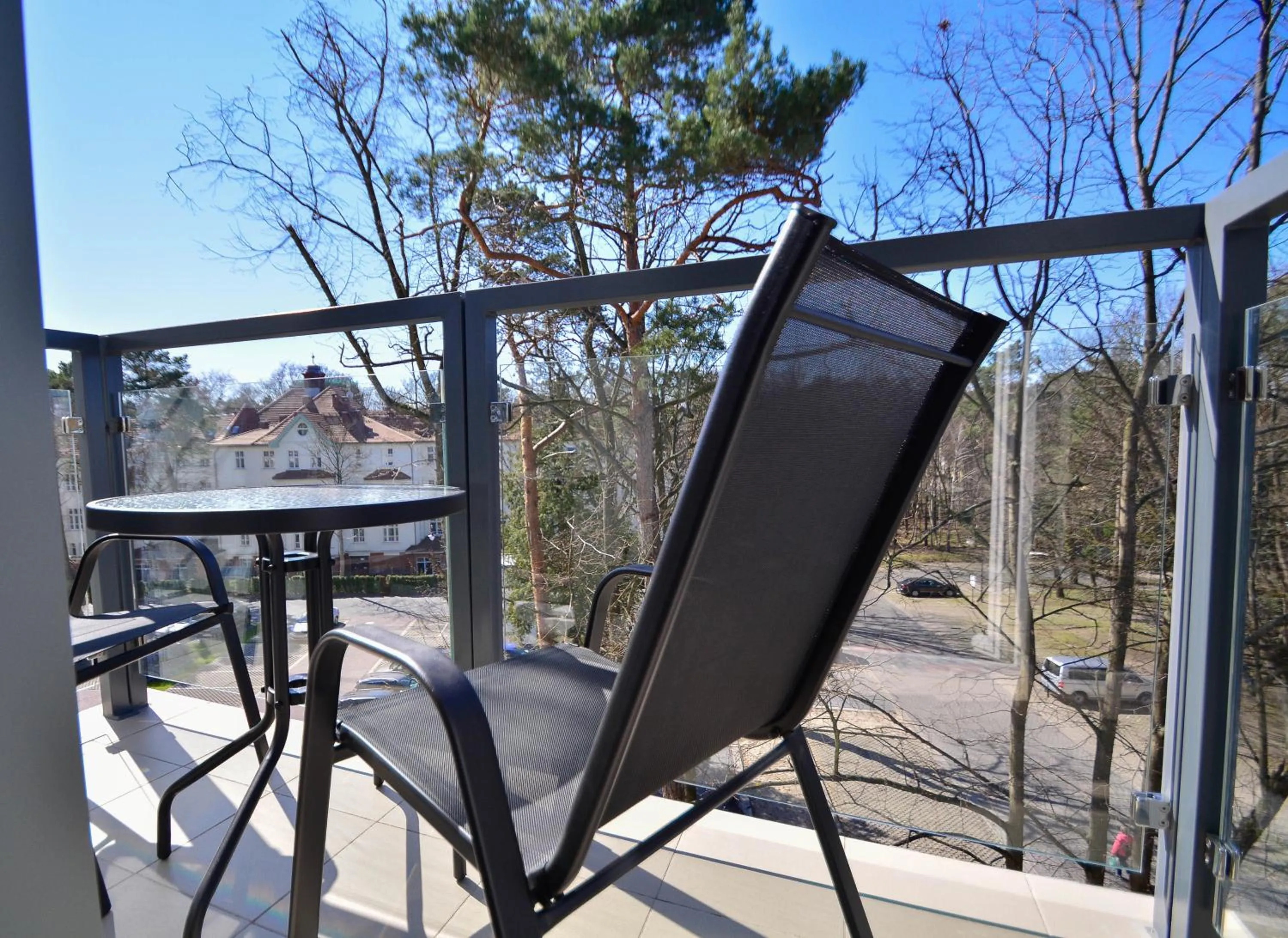 Property building in Osiedle Cesarskie Apartamenty - Parking - Apartamenty Bryza