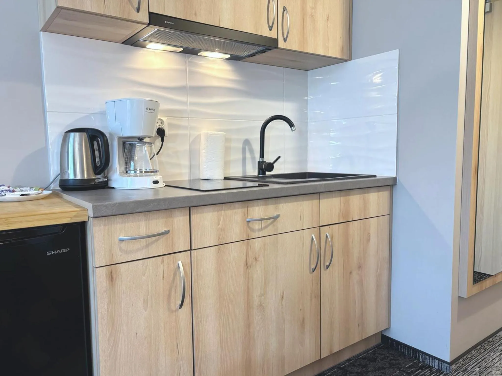 Coffee/tea facilities in Osiedle Cesarskie Apartamenty - Parking - Apartamenty Bryza