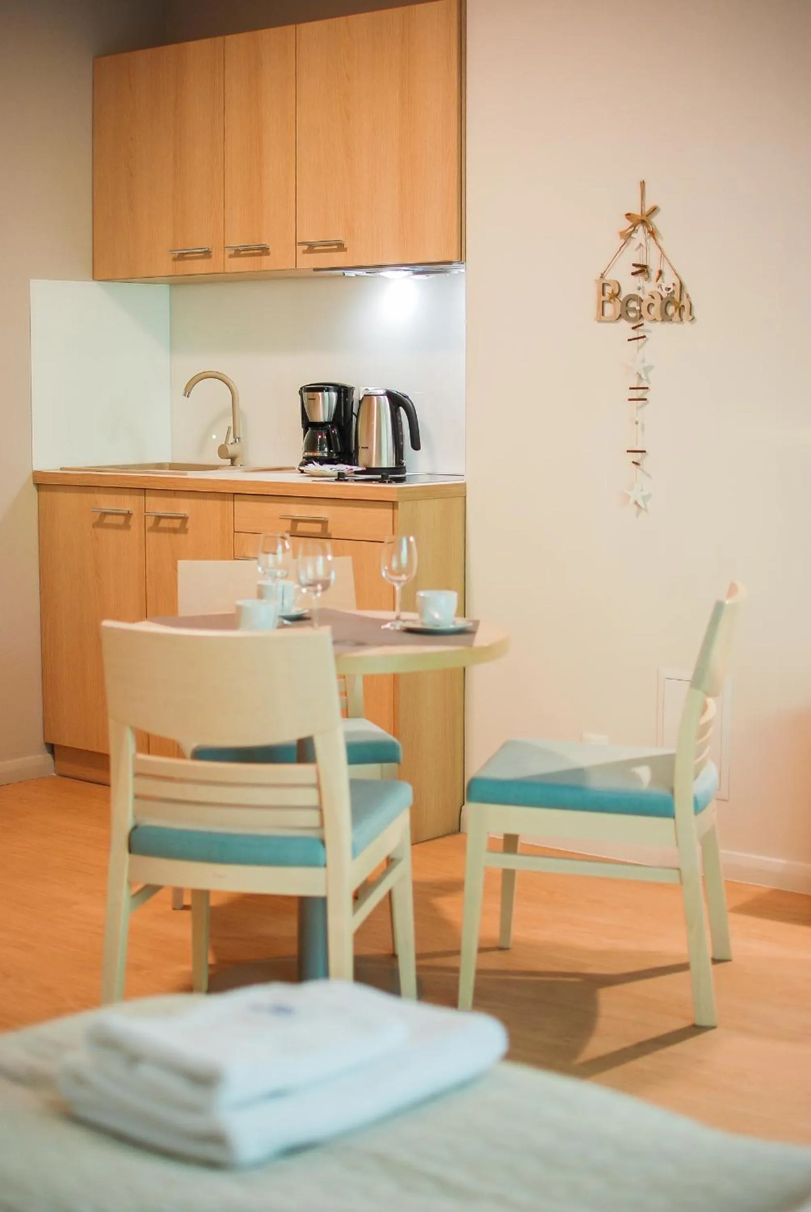 Kitchen or kitchenette in Osiedle Cesarskie Apartamenty - Parking - Apartamenty Bryza