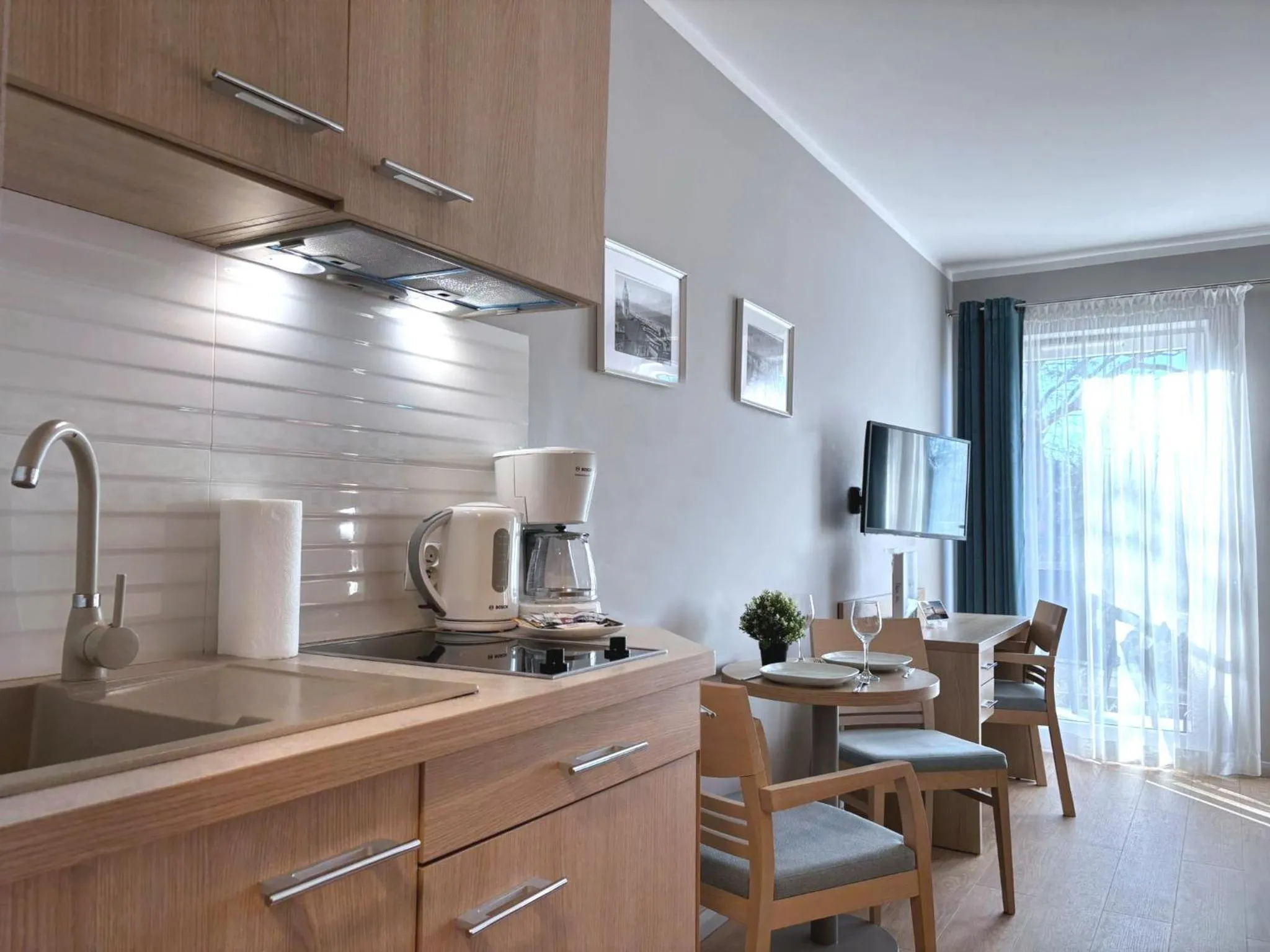 Coffee/tea facilities in Osiedle Cesarskie Apartamenty - Parking - Apartamenty Bryza