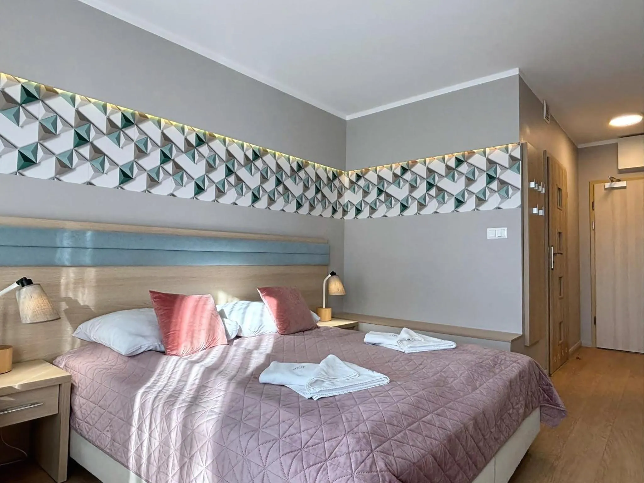 Bed in Osiedle Cesarskie Apartamenty - Parking - Apartamenty Bryza