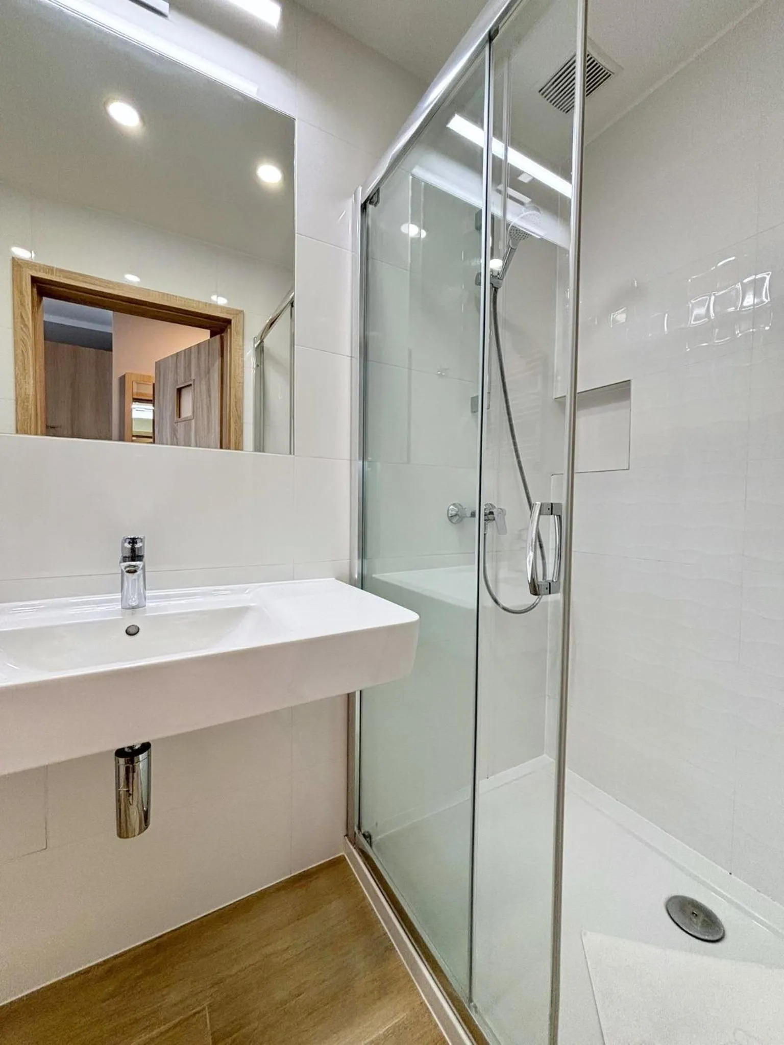 Shower in Osiedle Cesarskie Apartamenty - Parking - Apartamenty Bryza