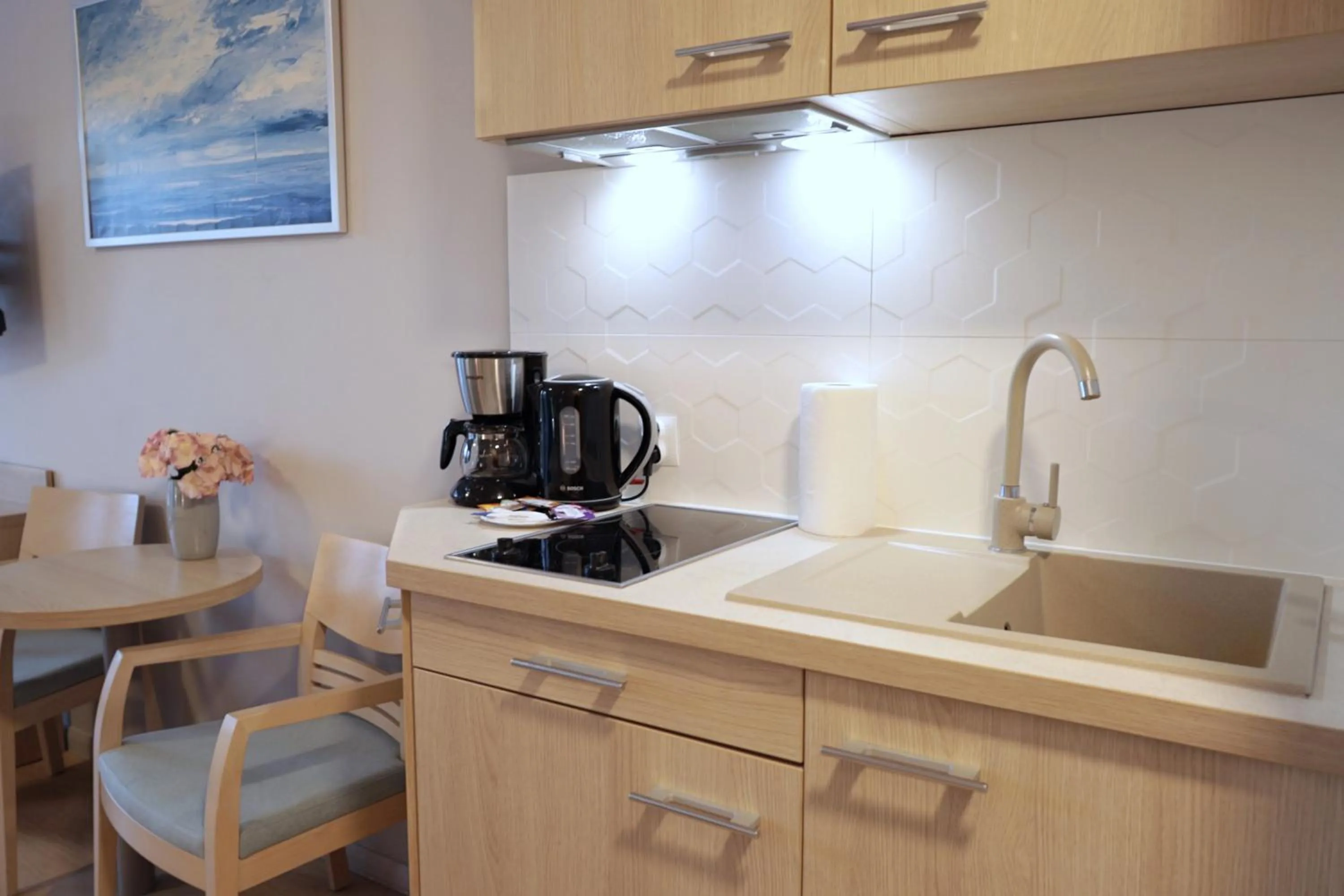 Kitchen or kitchenette in Osiedle Cesarskie Apartamenty - Parking - Apartamenty Bryza