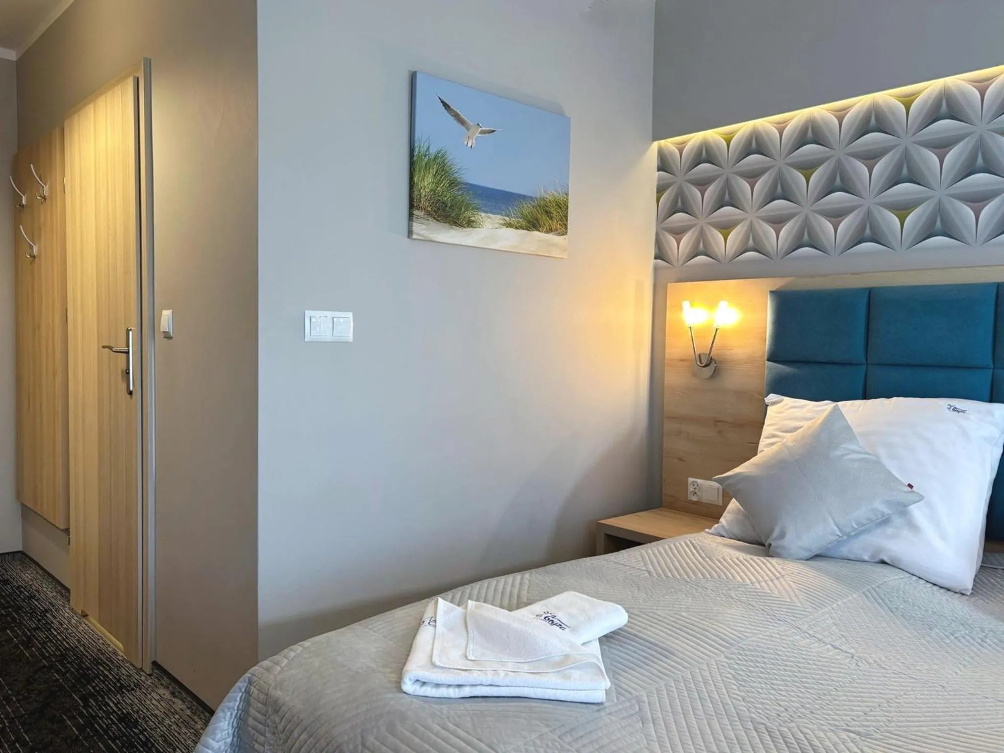 Bed in Osiedle Cesarskie Apartamenty - Parking - Apartamenty Bryza