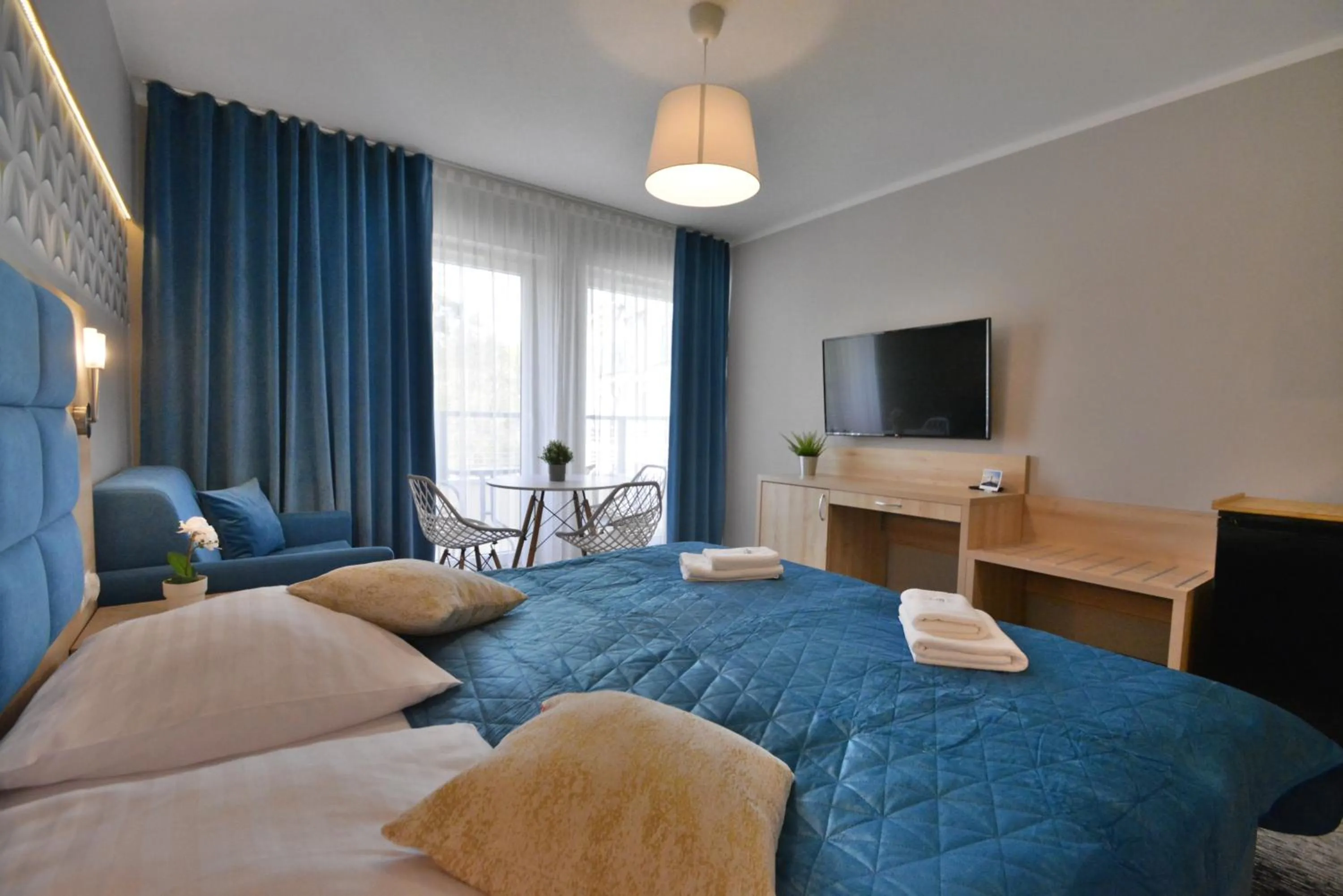 TV and multimedia, Bed in Osiedle Cesarskie Apartamenty - Parking - Apartamenty Bryza