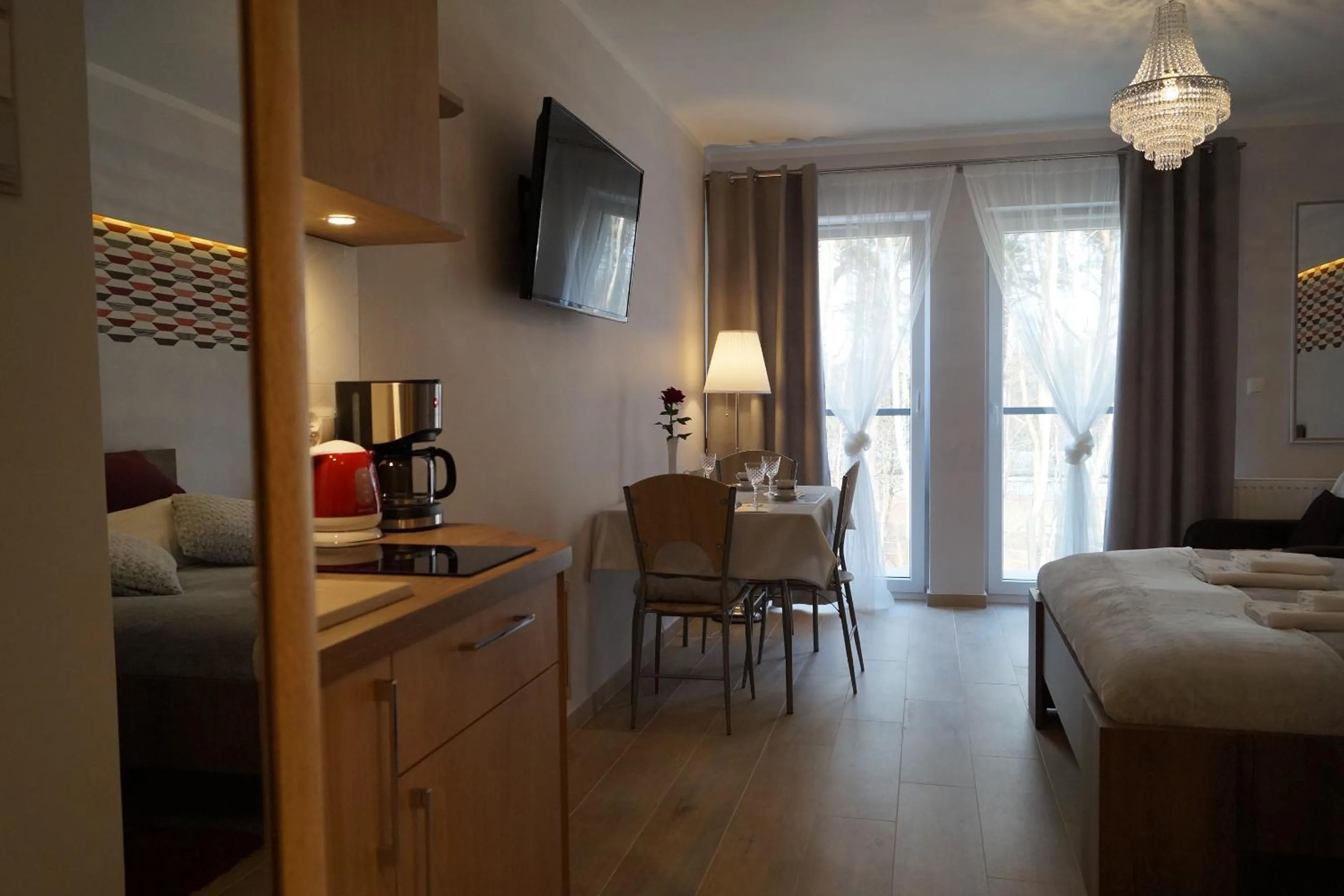 Kitchen or kitchenette, Bed in Osiedle Cesarskie Apartamenty - Parking - Apartamenty Bryza