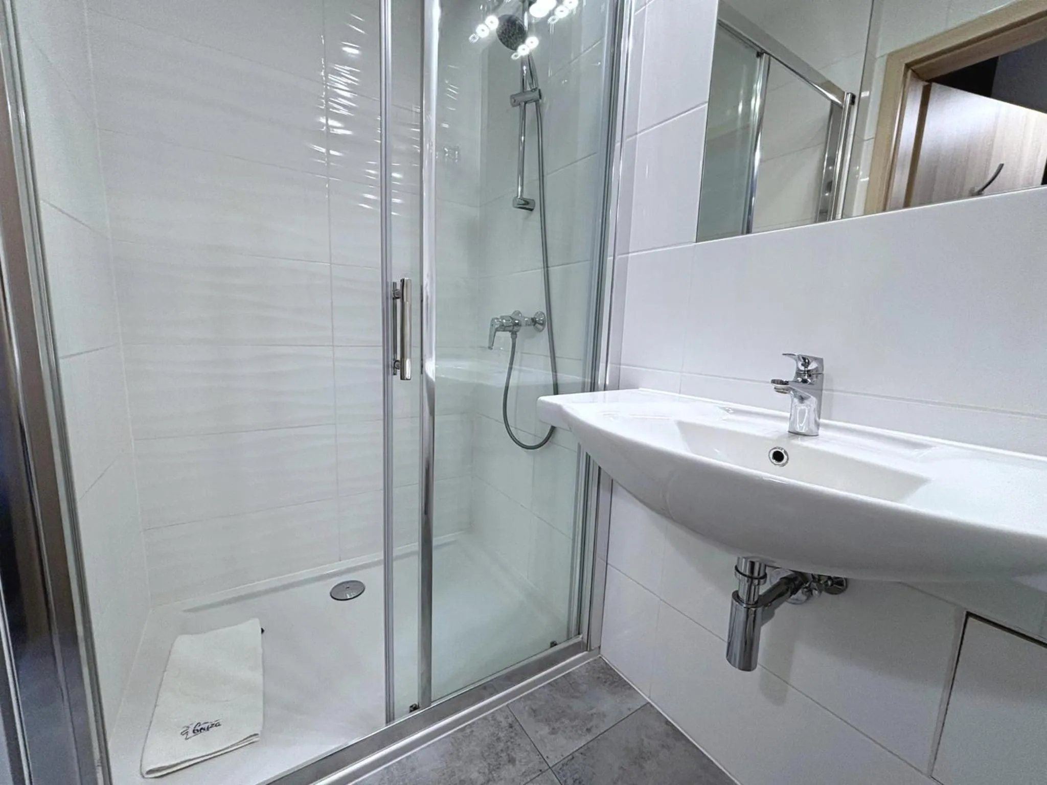Shower in Osiedle Cesarskie Apartamenty - Parking - Apartamenty Bryza