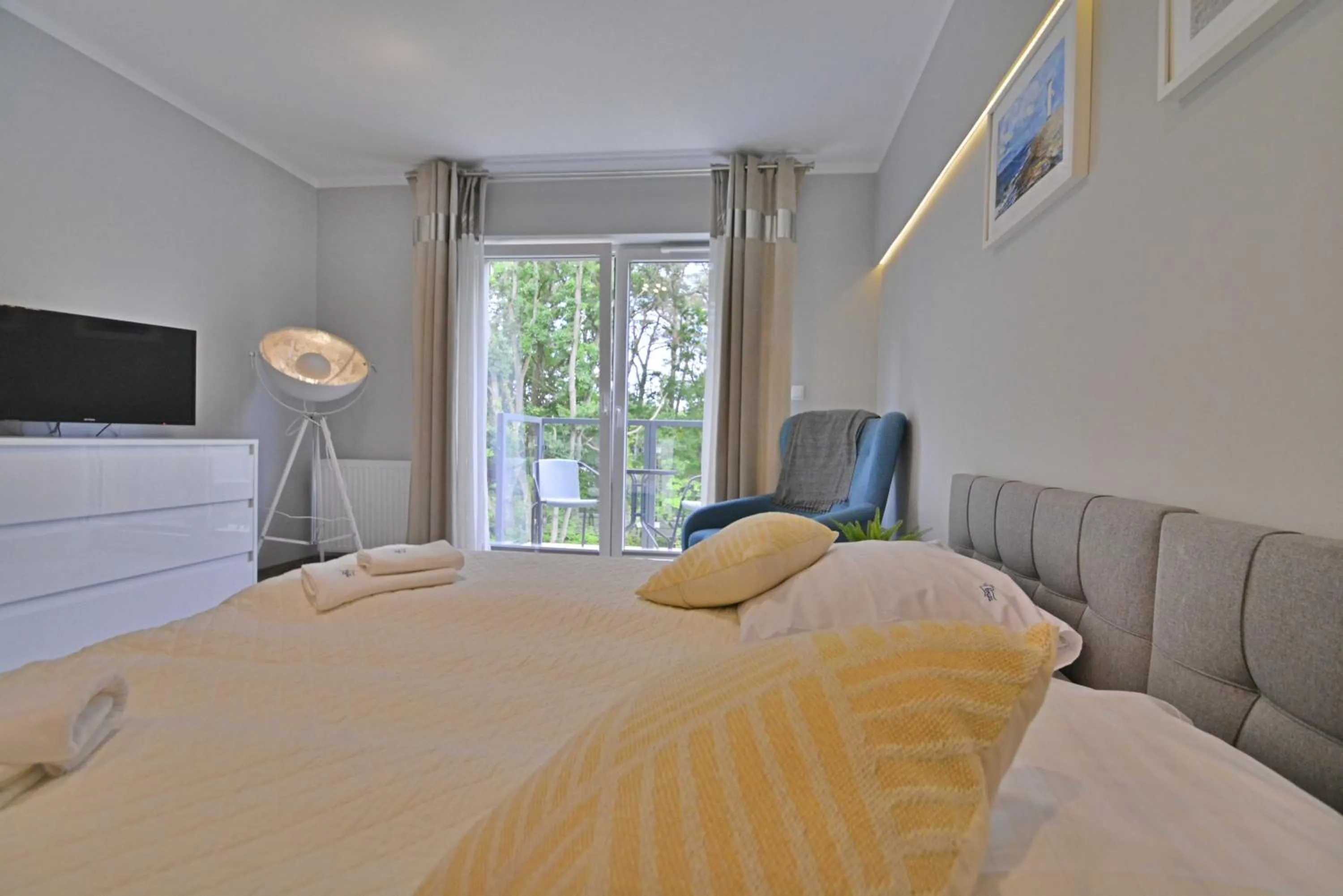 Bed in Osiedle Cesarskie Apartamenty - Parking - Apartamenty Bryza