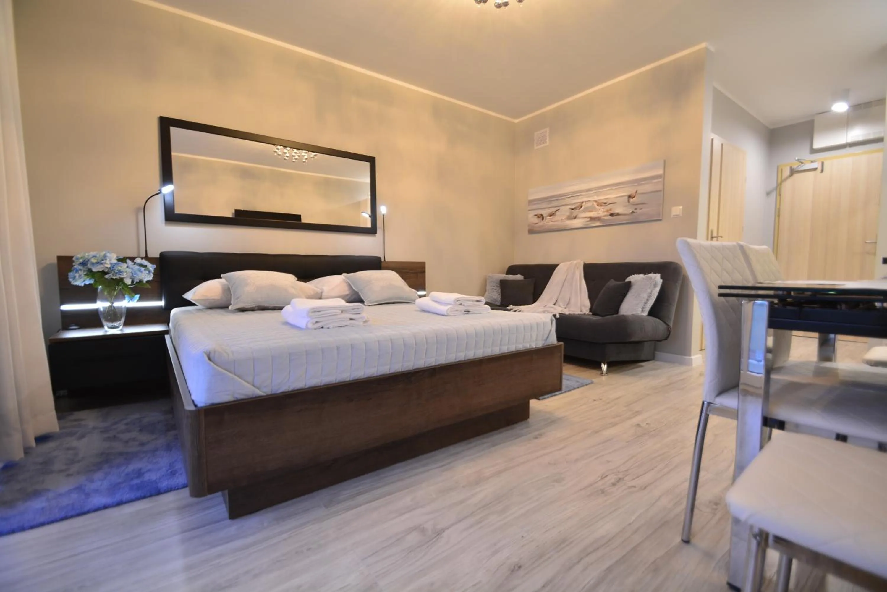 Photo of the whole room, Bed in Osiedle Cesarskie Apartamenty - Parking - Apartamenty Bryza