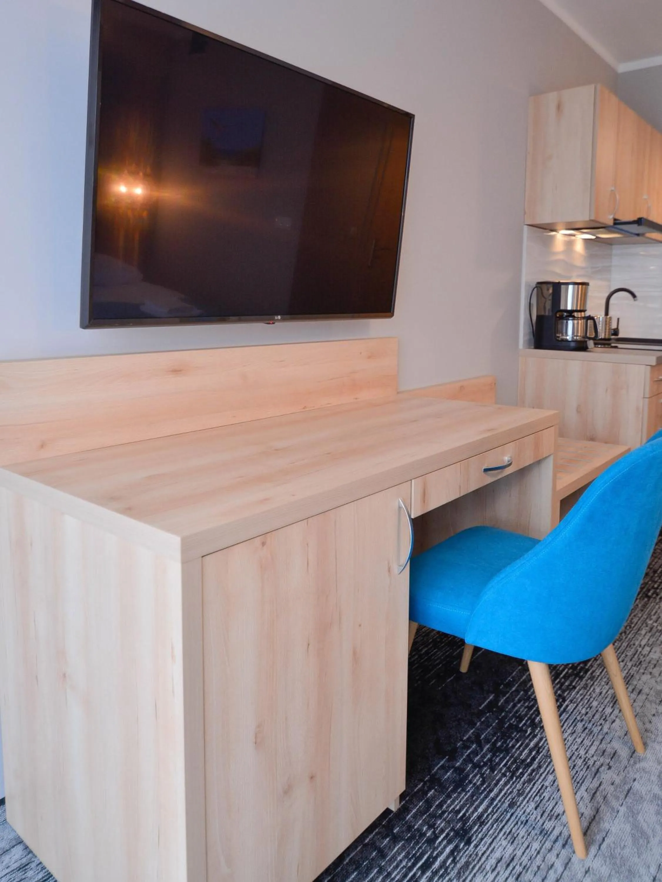 TV and multimedia in Osiedle Cesarskie Apartamenty - Parking - Apartamenty Bryza