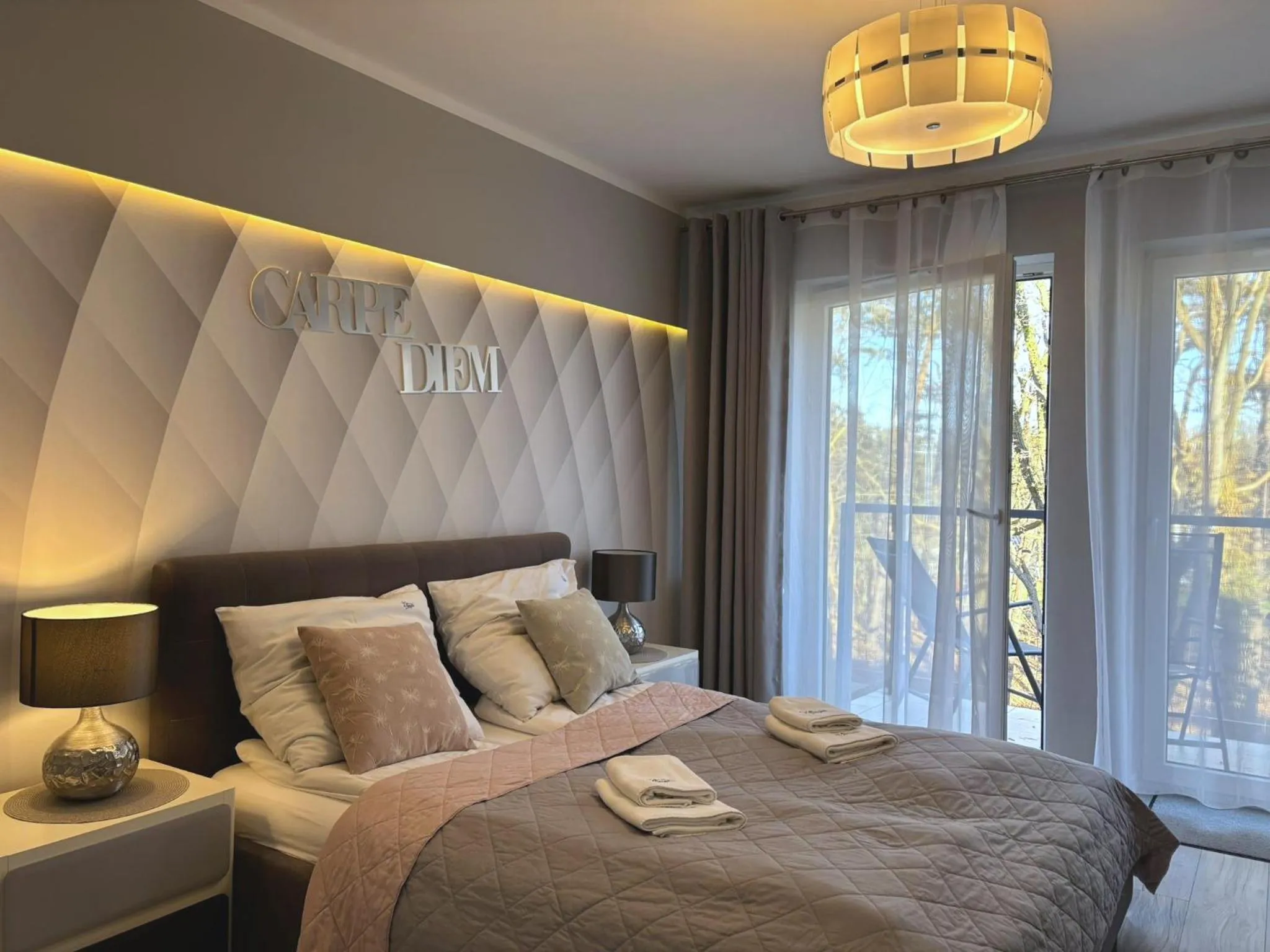 Bed in Osiedle Cesarskie Apartamenty - Parking - Apartamenty Bryza