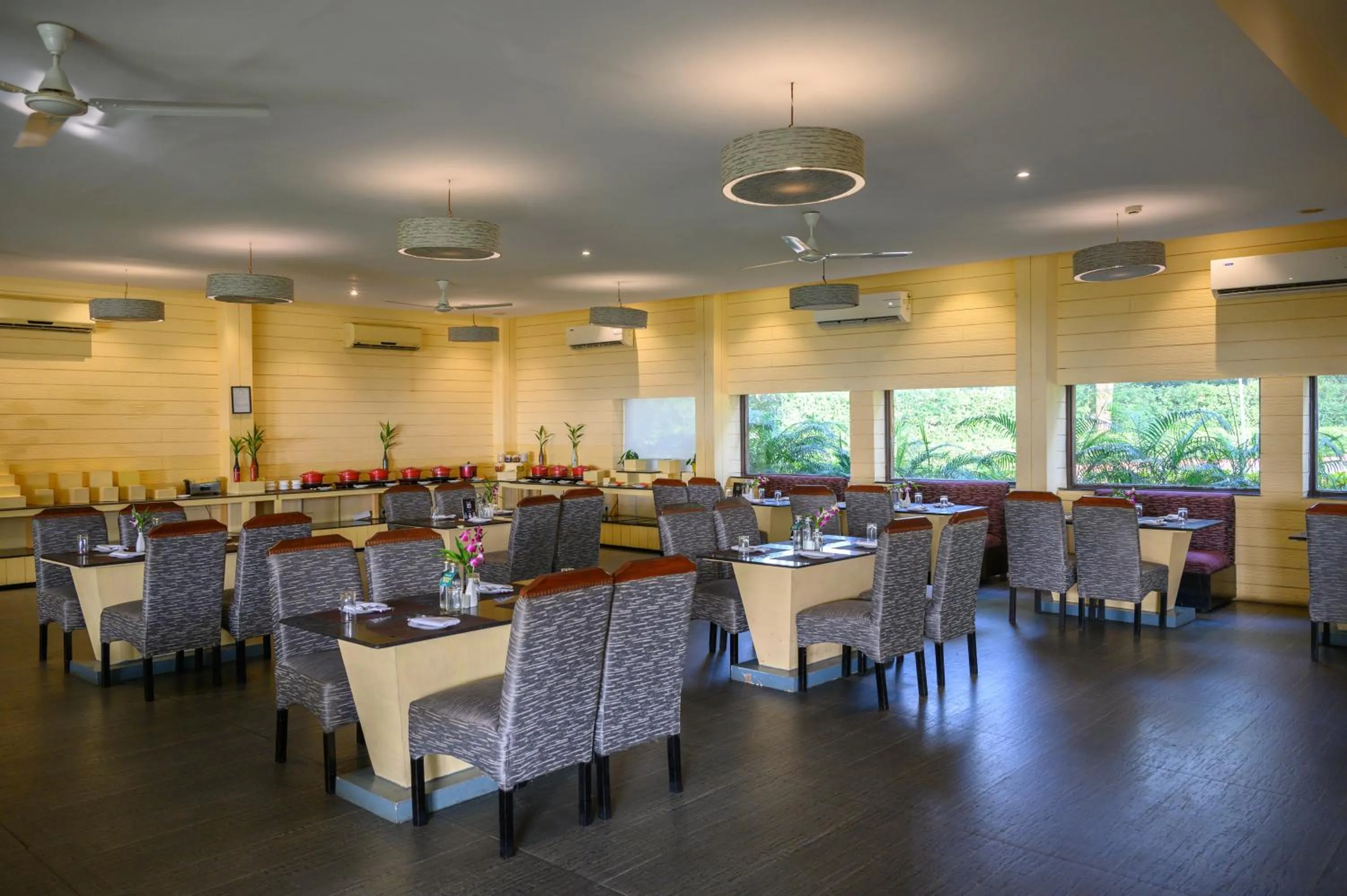 Restaurant/places to eat in Sinclairs Retreat Dooars, Chalsa