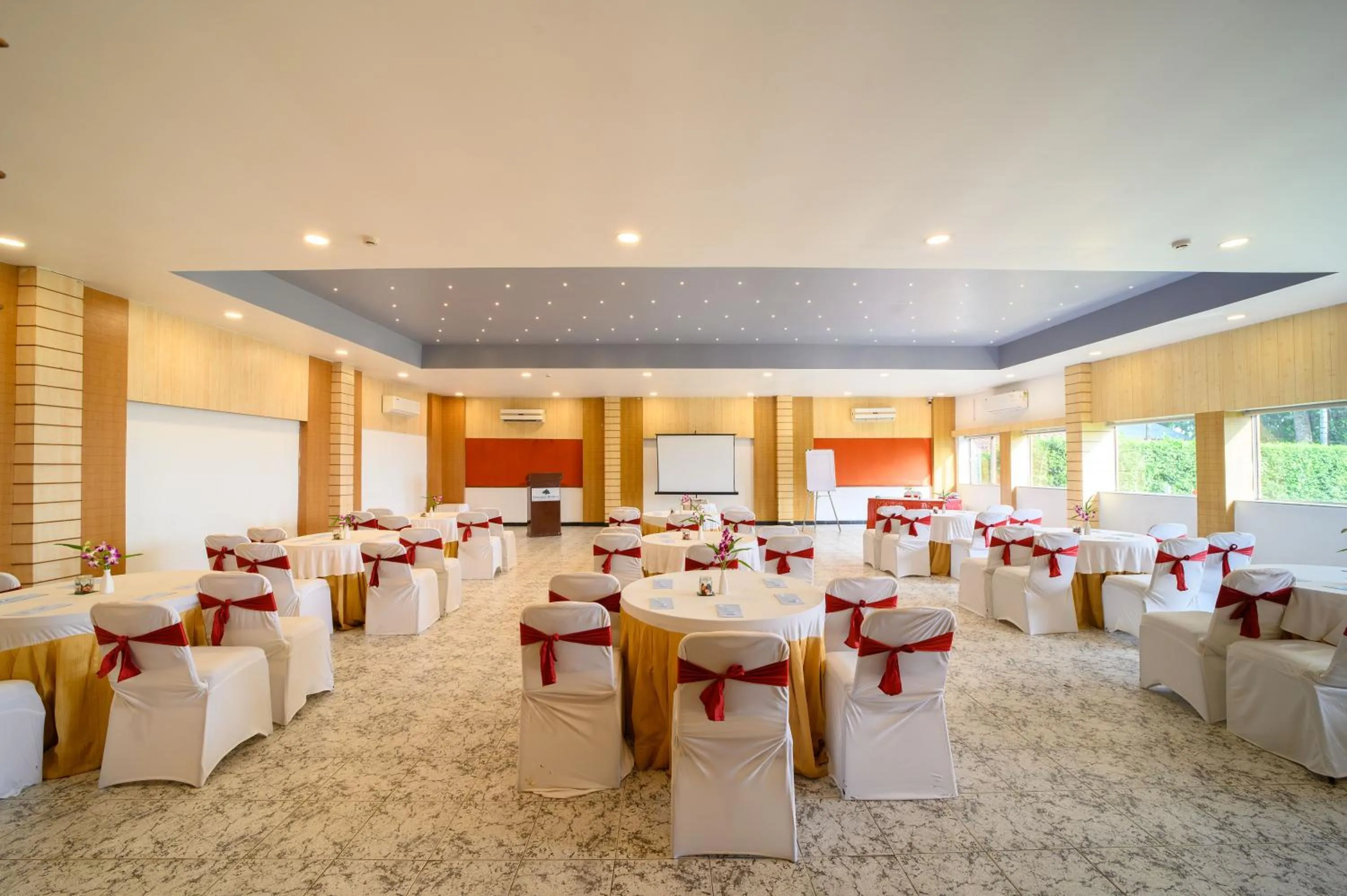 Banquet/Function facilities in Sinclairs Retreat Dooars, Chalsa