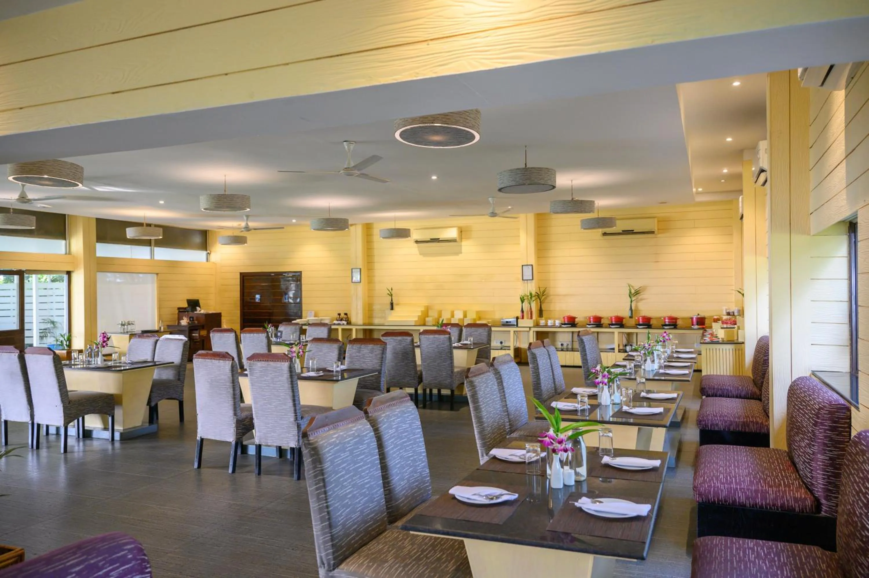 Restaurant/places to eat in Sinclairs Retreat Dooars, Chalsa