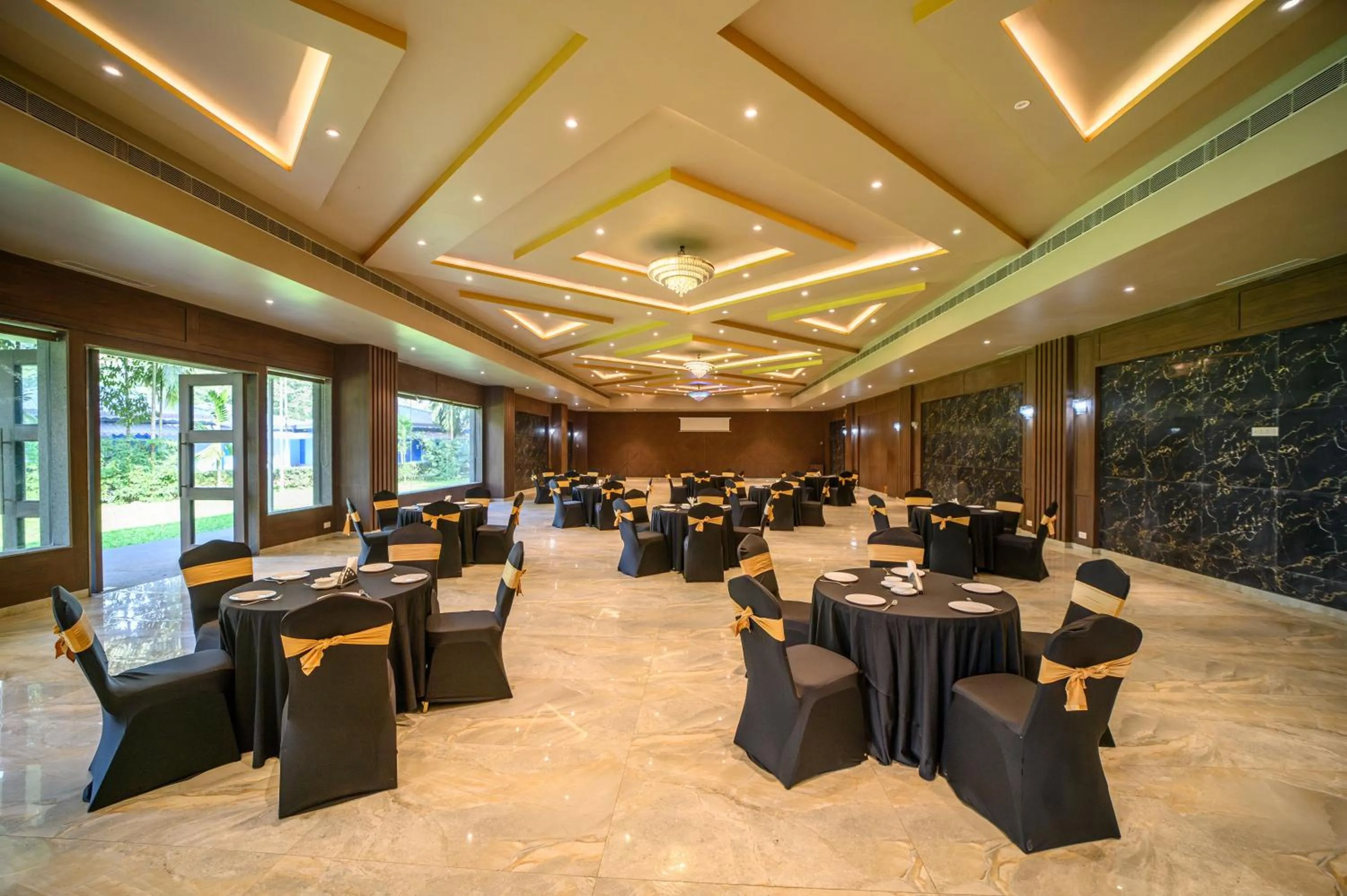 Banquet/Function facilities in Sinclairs Retreat Dooars, Chalsa