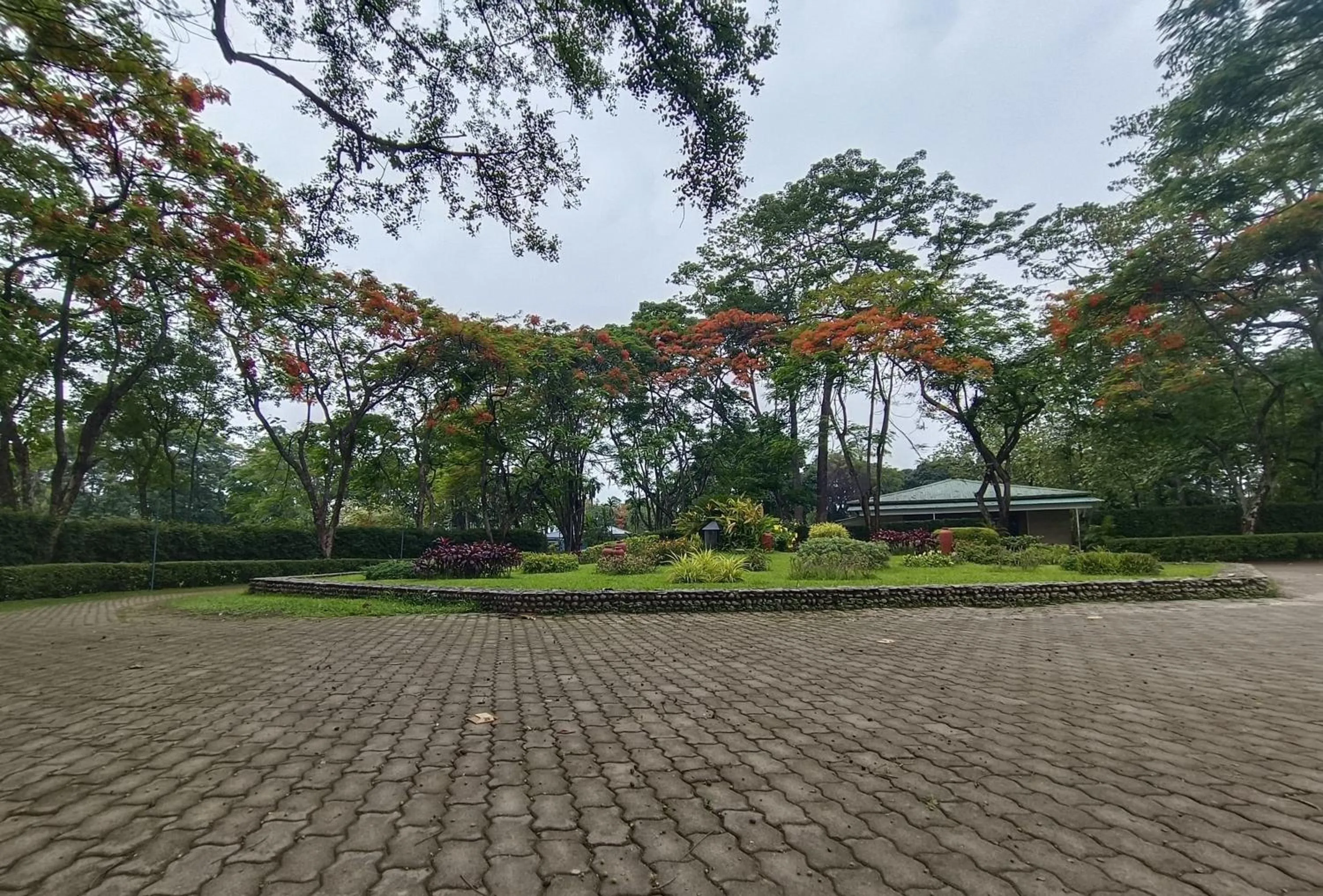 Facade/entrance in Sinclairs Retreat Dooars, Chalsa