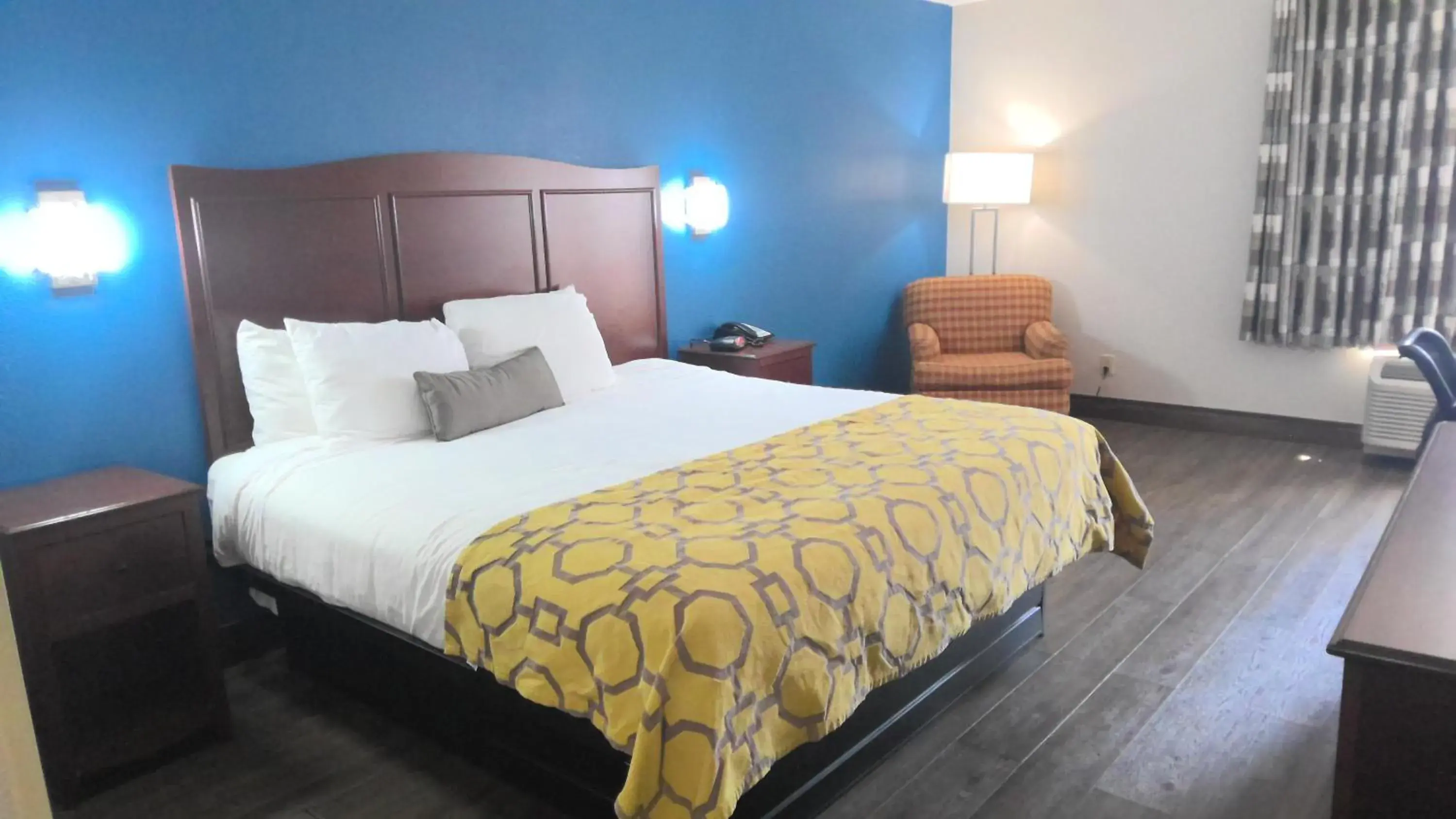 King Room - Non-Smoking in Baymont by Wyndham Oklahoma City/Quail Springs King Room - Non-Smoking in Baymont by Wyndham Oklahoma City/Quail Springs