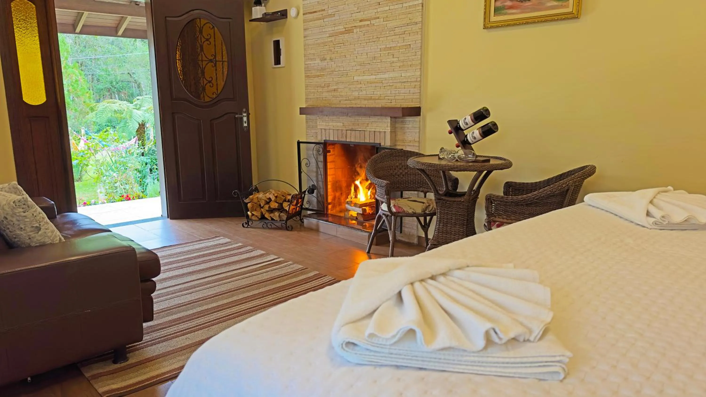 View (from property/room), Bed in Pousada Medeiros