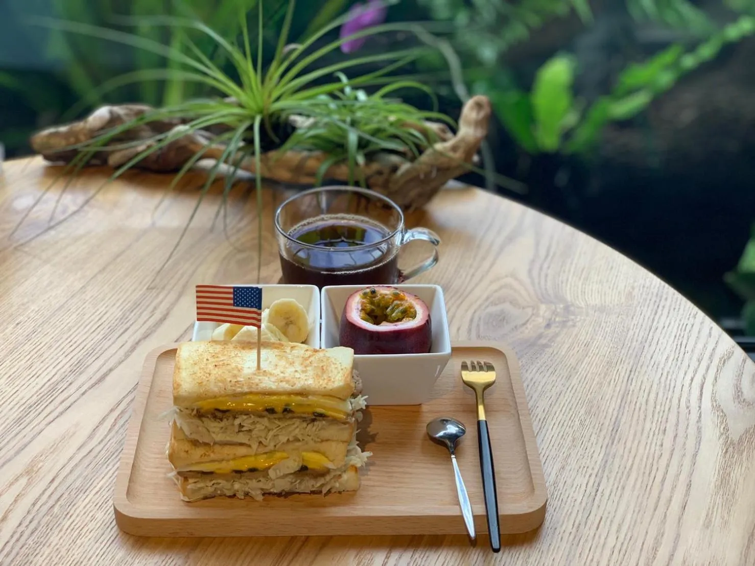 Breakfast in Come Sit Hostel