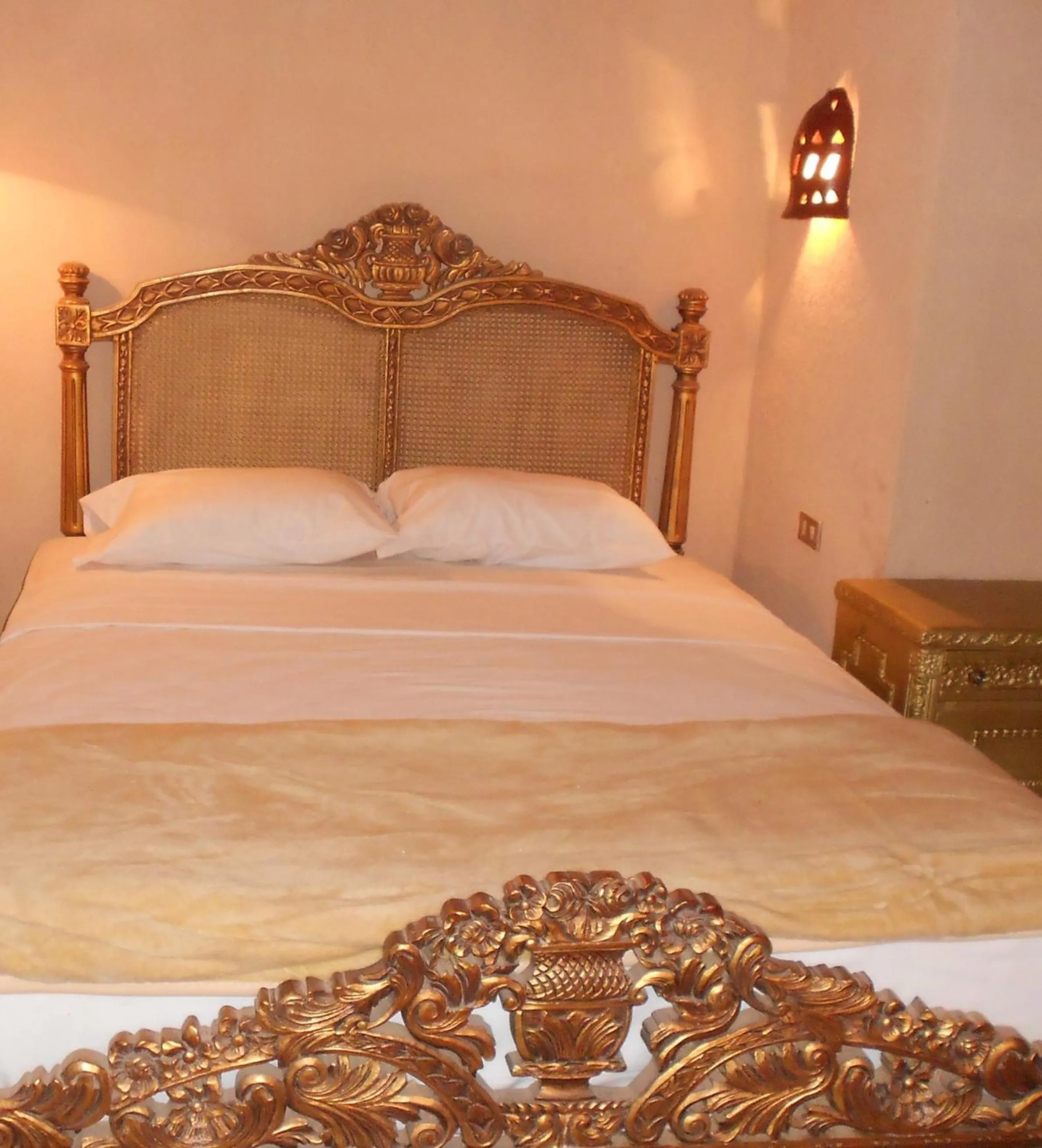 Bed in Shanda Lodge Desert Resort