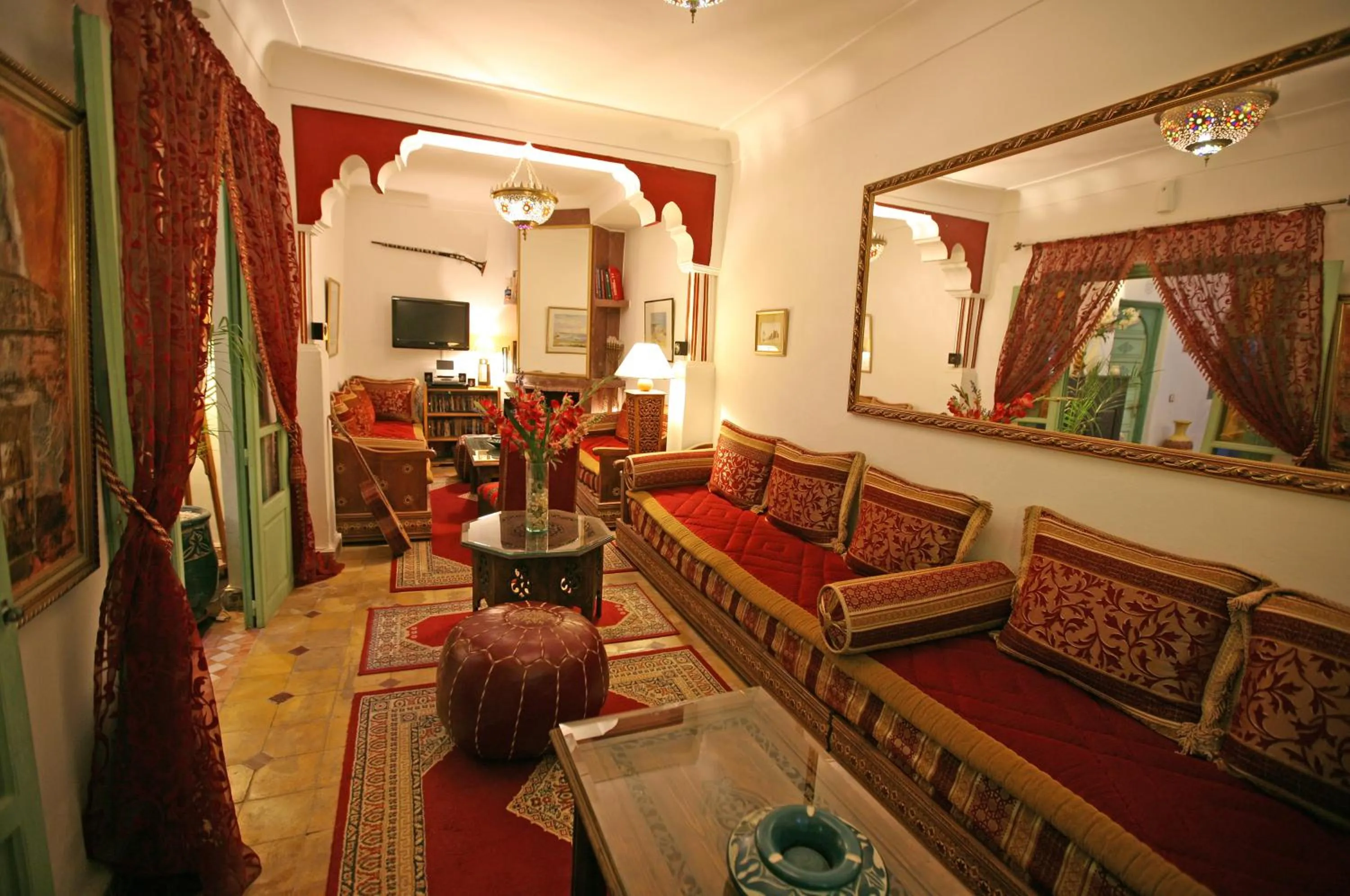 Communal lounge/ TV room in Riad Cherihane