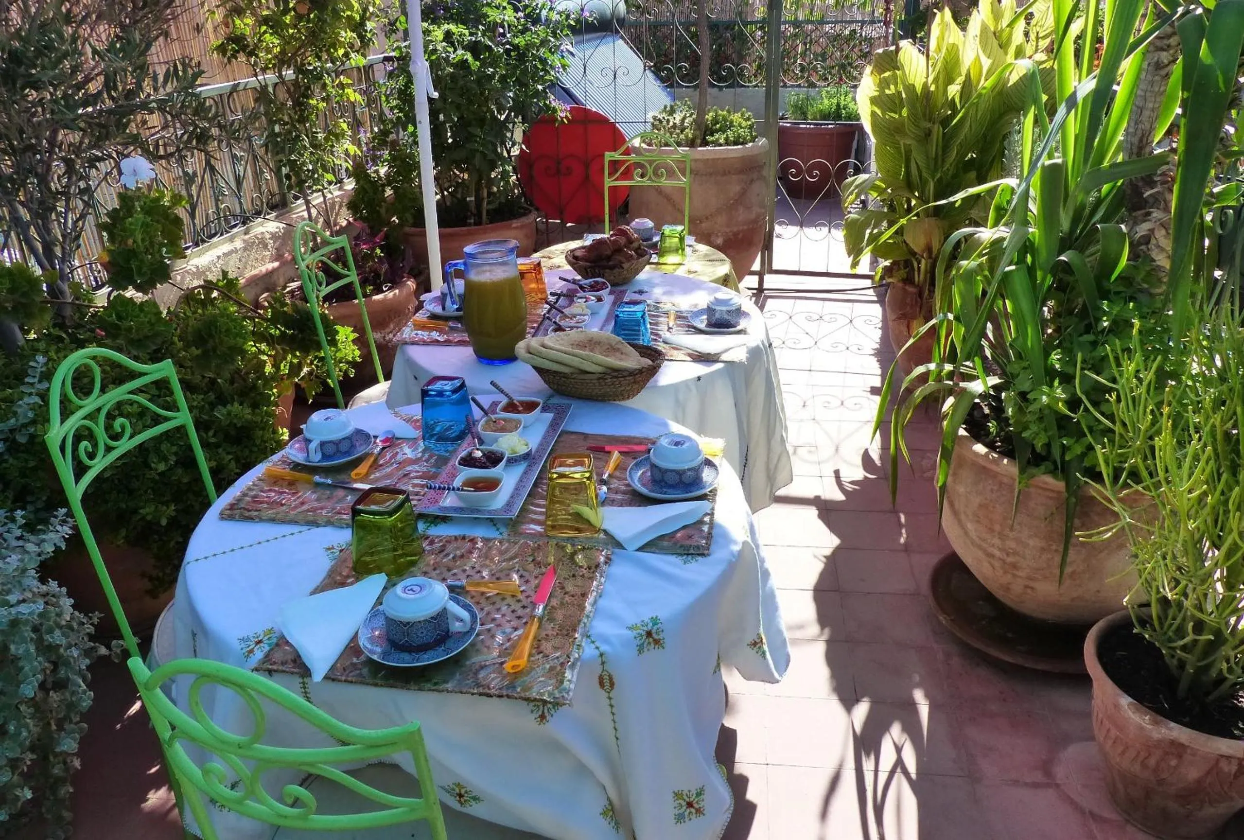 Restaurant/places to eat in Riad Cherihane