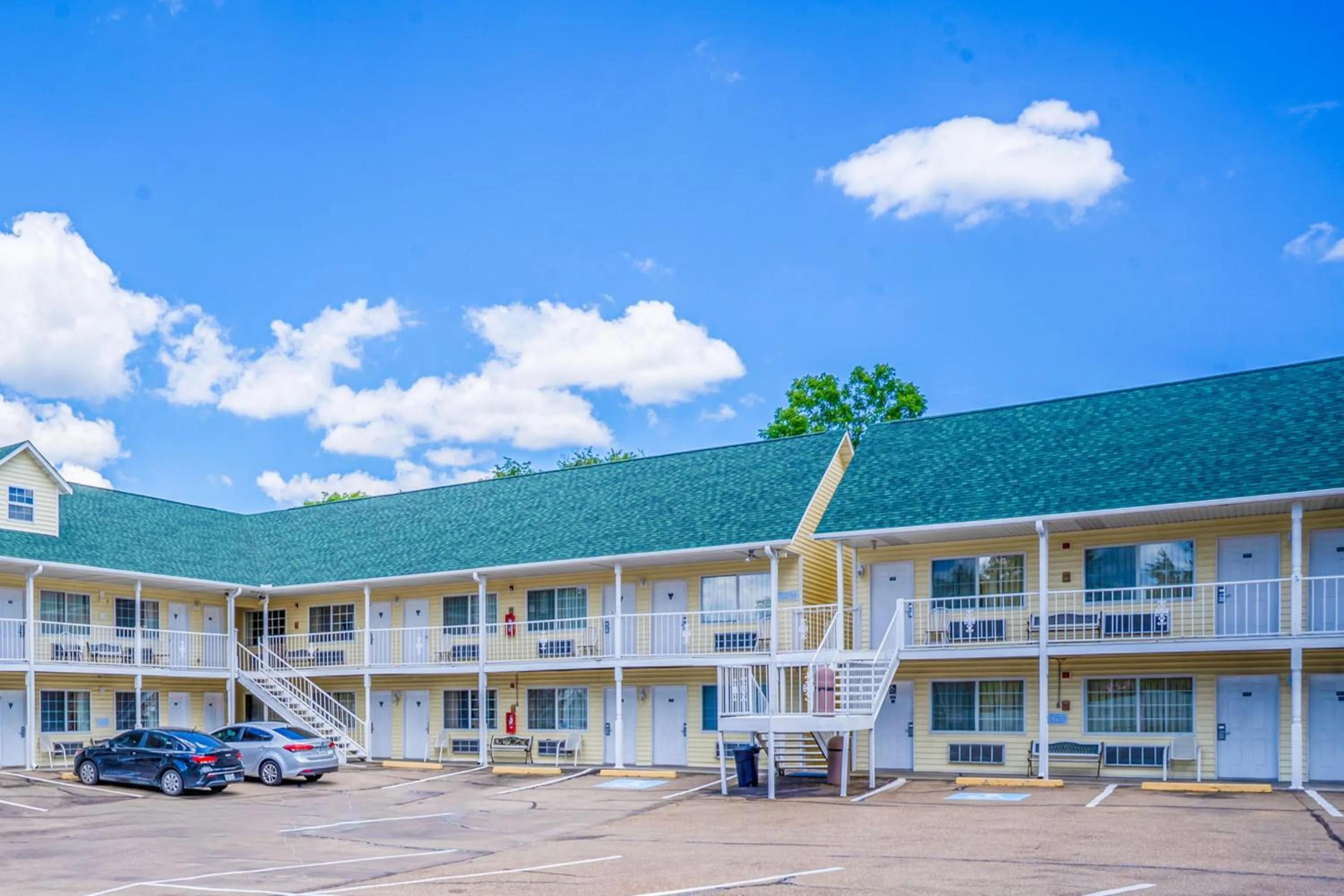 Parking in Hotel O Eureka Springs - Christ of Ozark Area