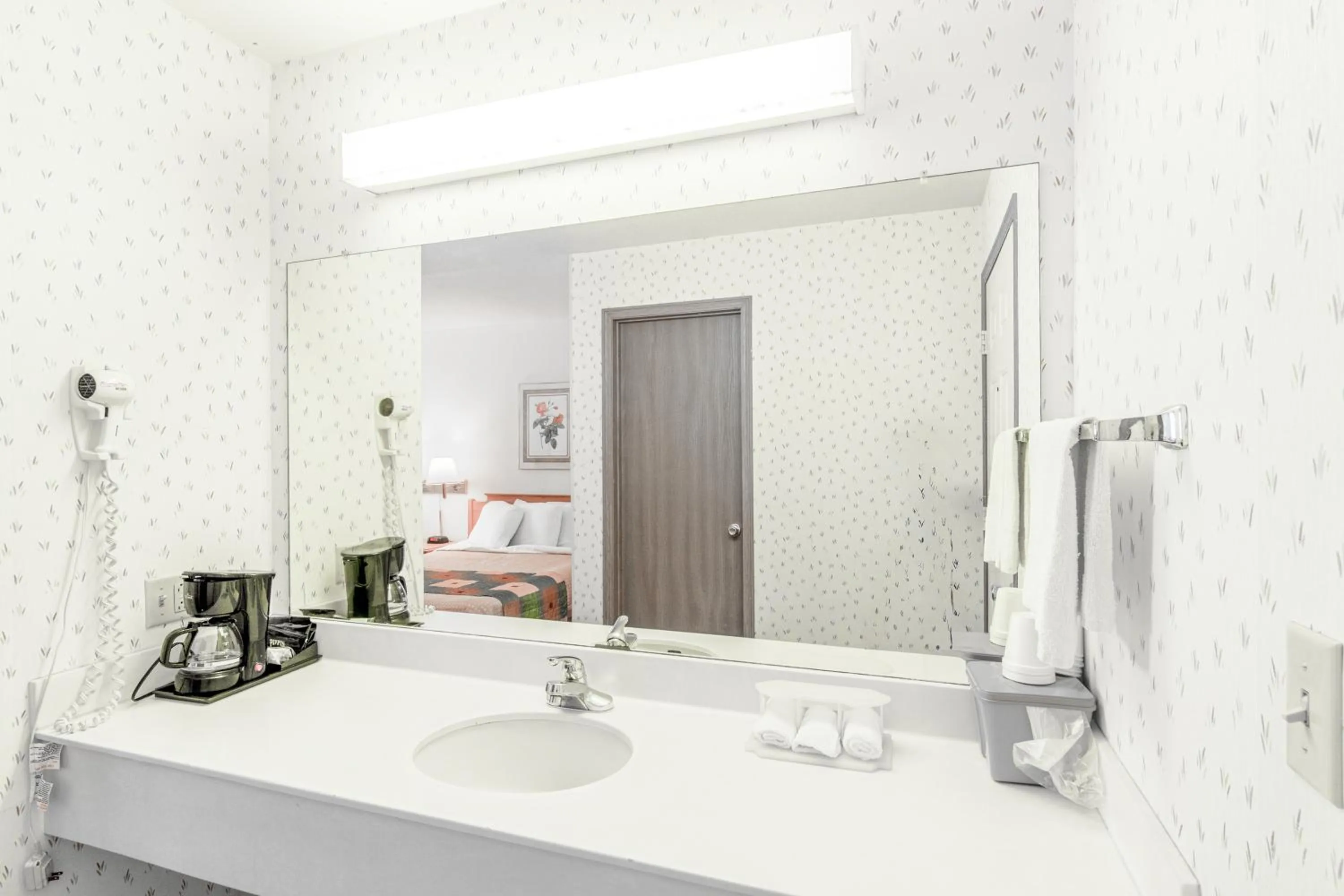 Bathroom in Hotel O Eureka Springs - Christ of Ozark Area