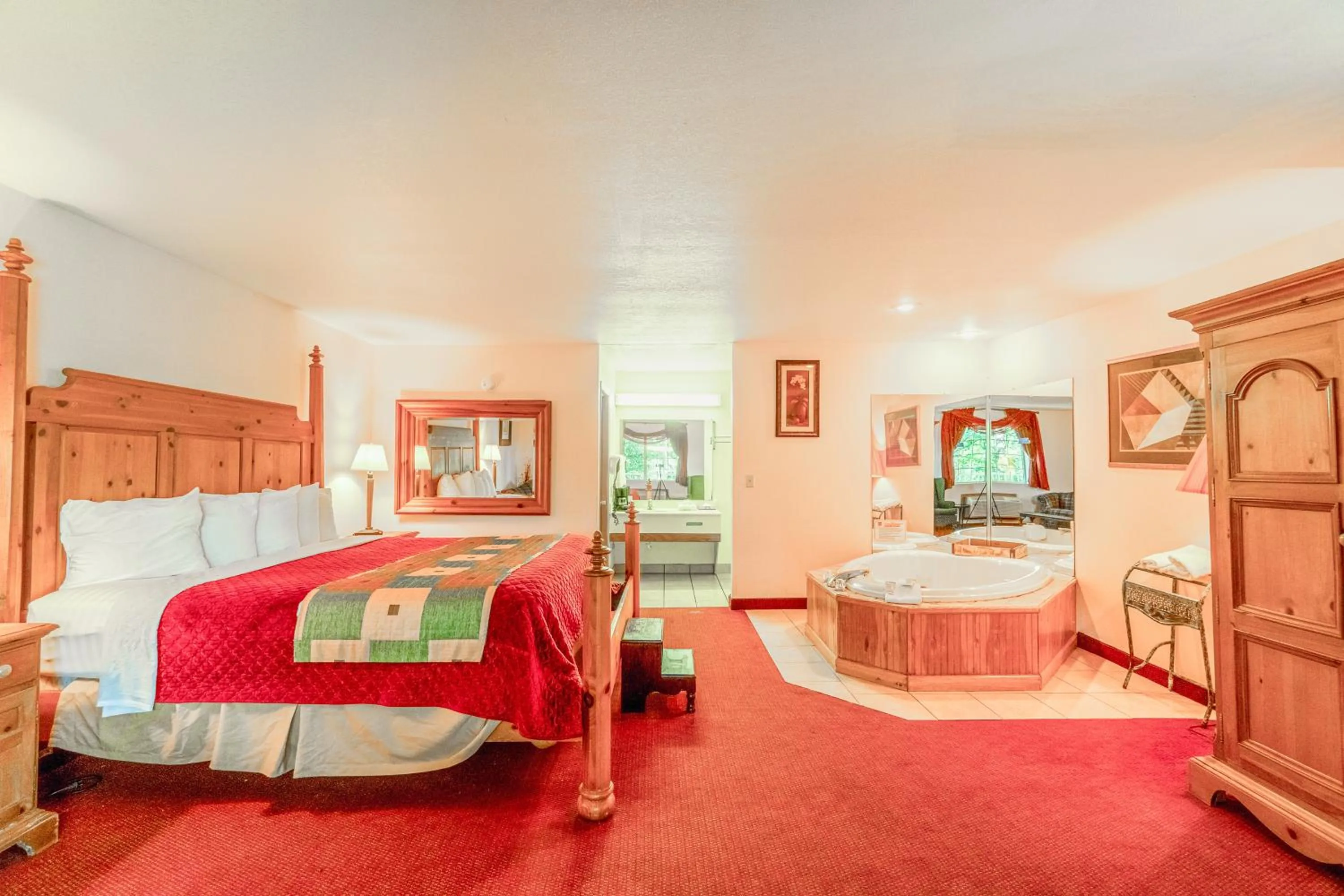 Bedroom, Bed in Hotel O Eureka Springs - Christ of Ozark Area