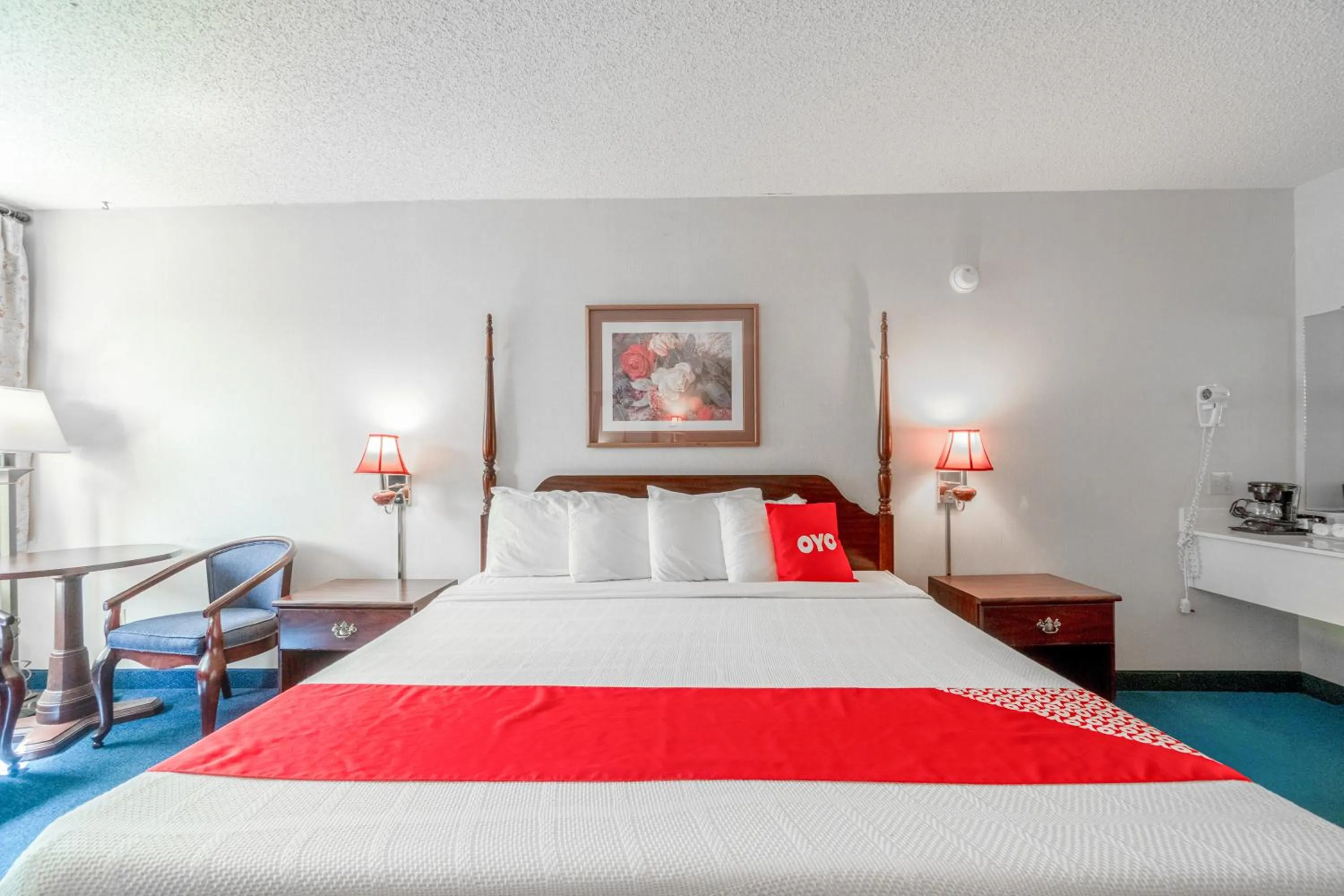 Bedroom, Bed in Hotel O Eureka Springs - Christ of Ozark Area