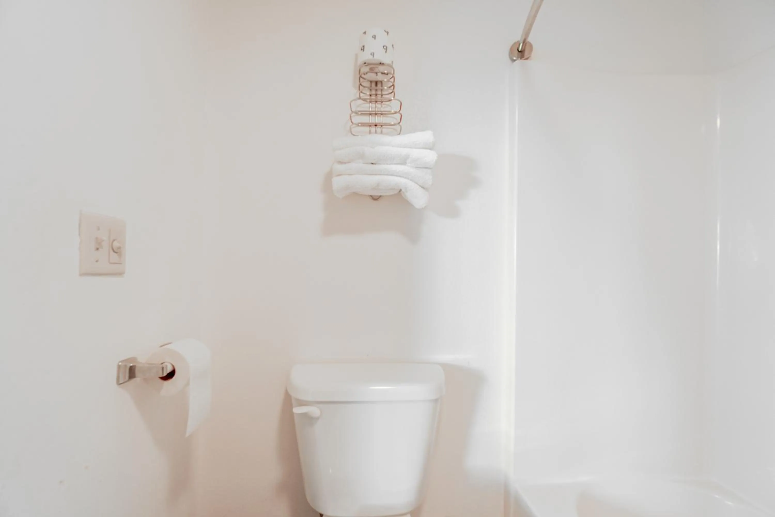 Bathroom in Hotel O Eureka Springs - Christ of Ozark Area